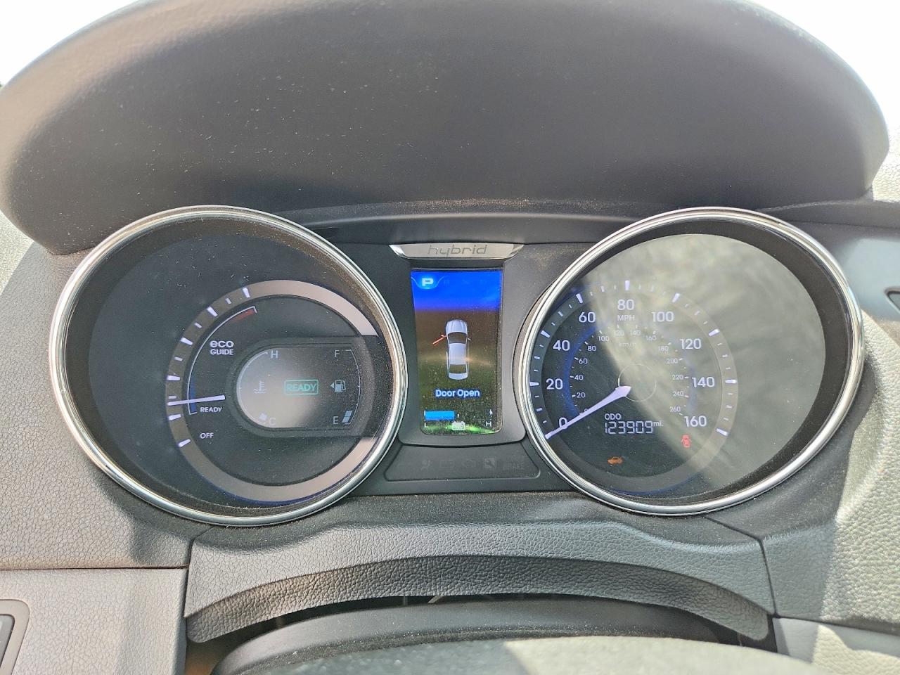 2012 Hyundai Sonata Hybrid Silver vin: KMHEC4A48CA059927