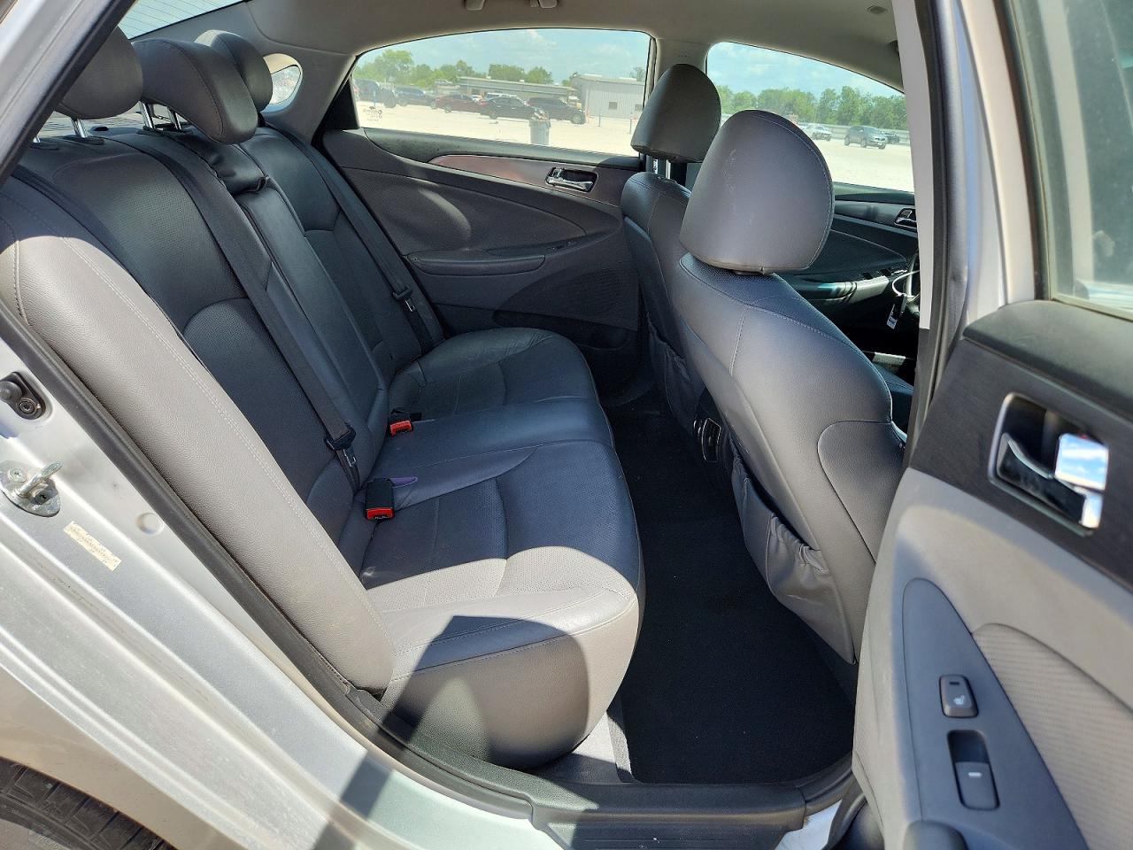2012 Hyundai Sonata Hybrid Silver vin: KMHEC4A48CA059927