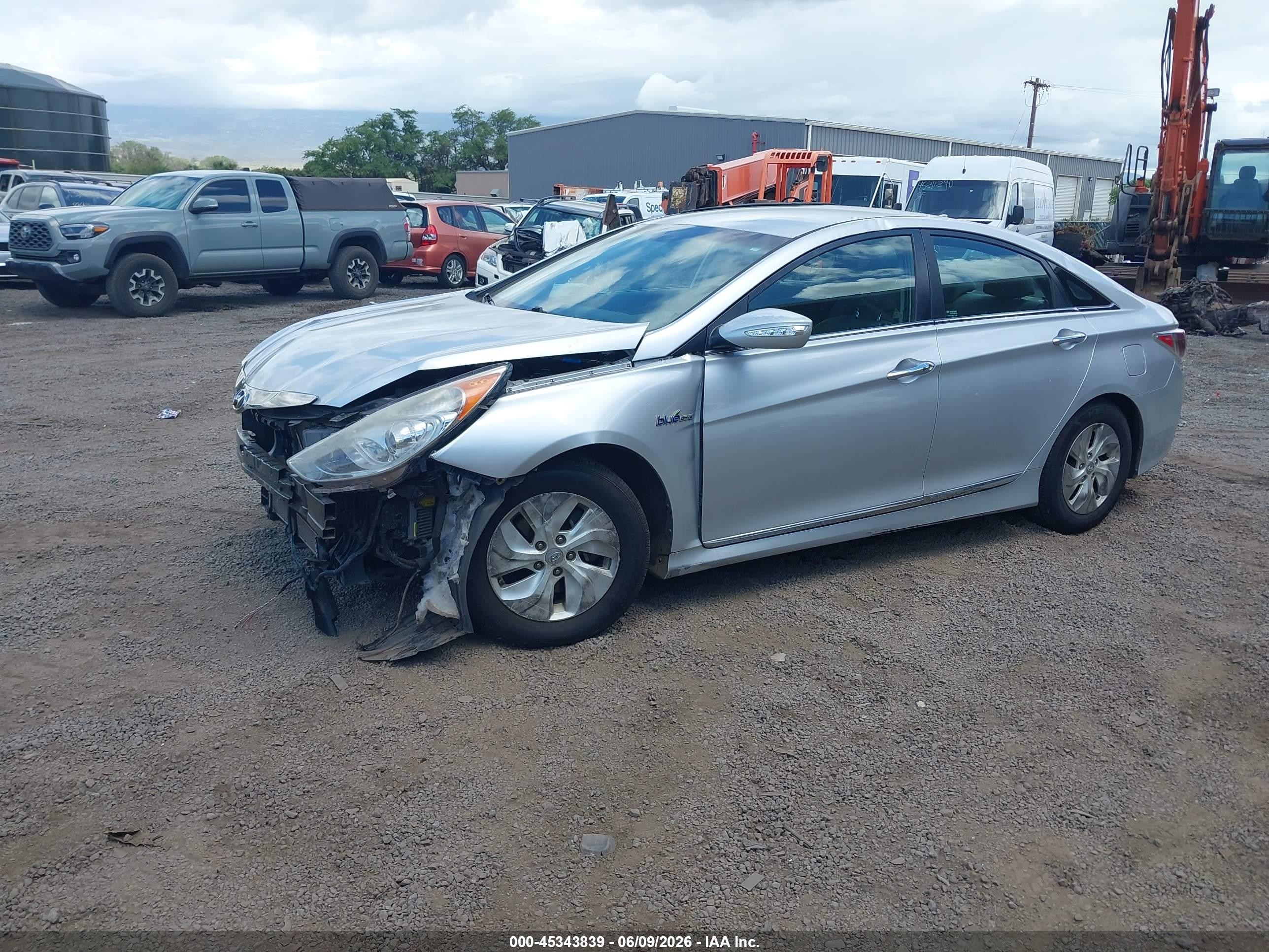 2013 Hyundai Sonata Hybrid   Silver vin: KMHEC4A48DA082934