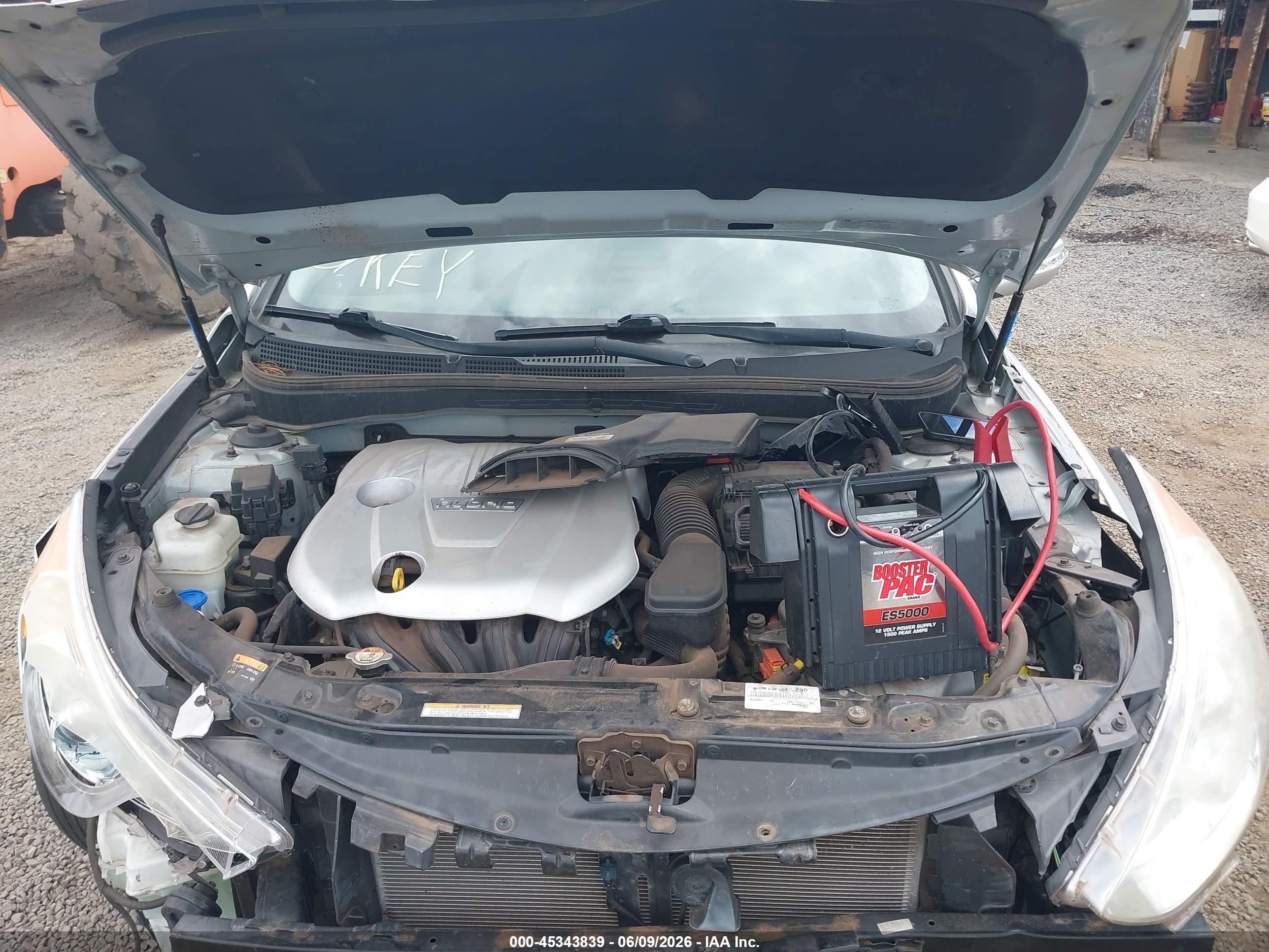 2013 Hyundai Sonata Hybrid   Silver vin: KMHEC4A48DA082934