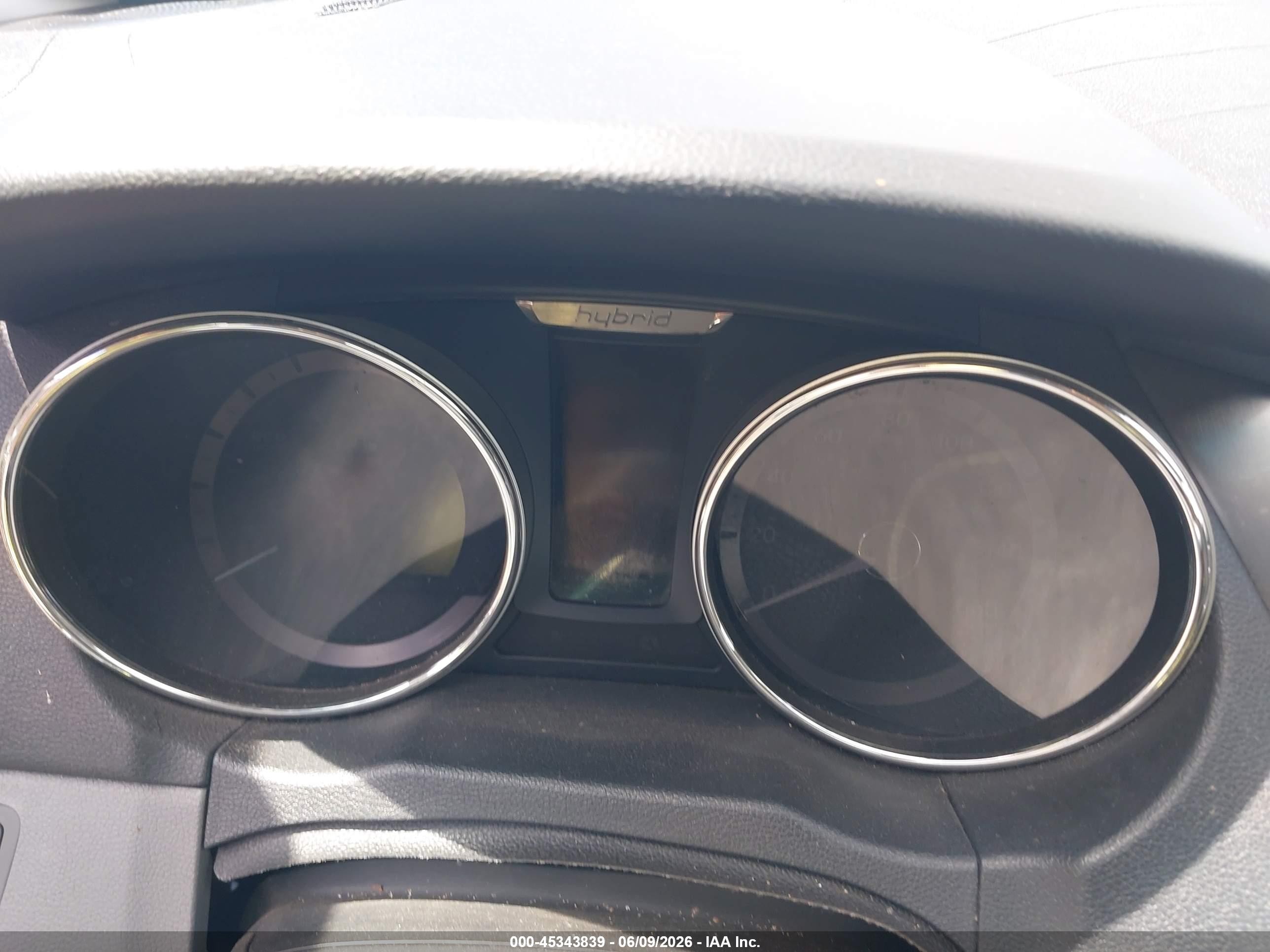 2013 Hyundai Sonata Hybrid   Silver vin: KMHEC4A48DA082934