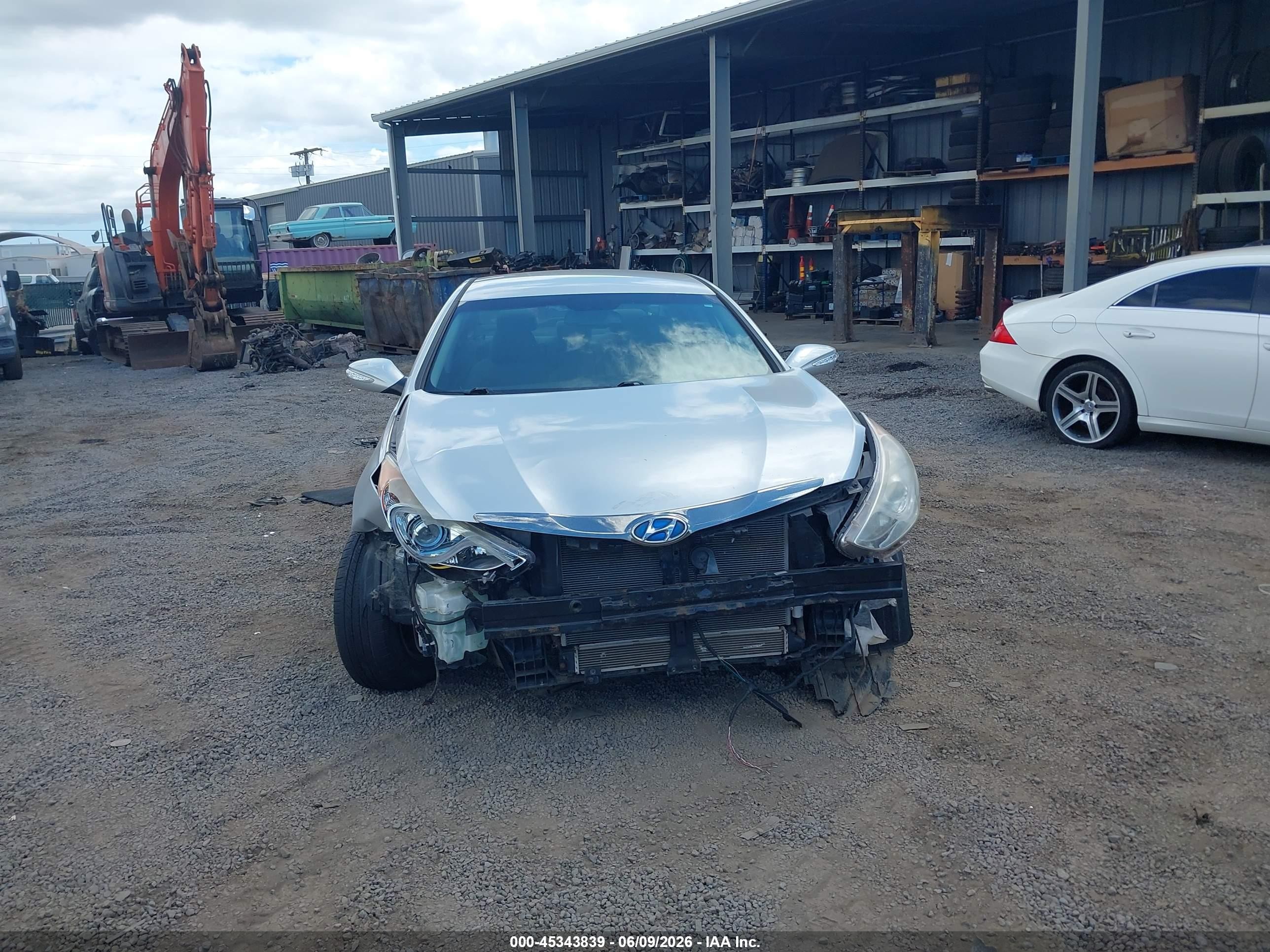 2013 Hyundai Sonata Hybrid   Silver vin: KMHEC4A48DA082934