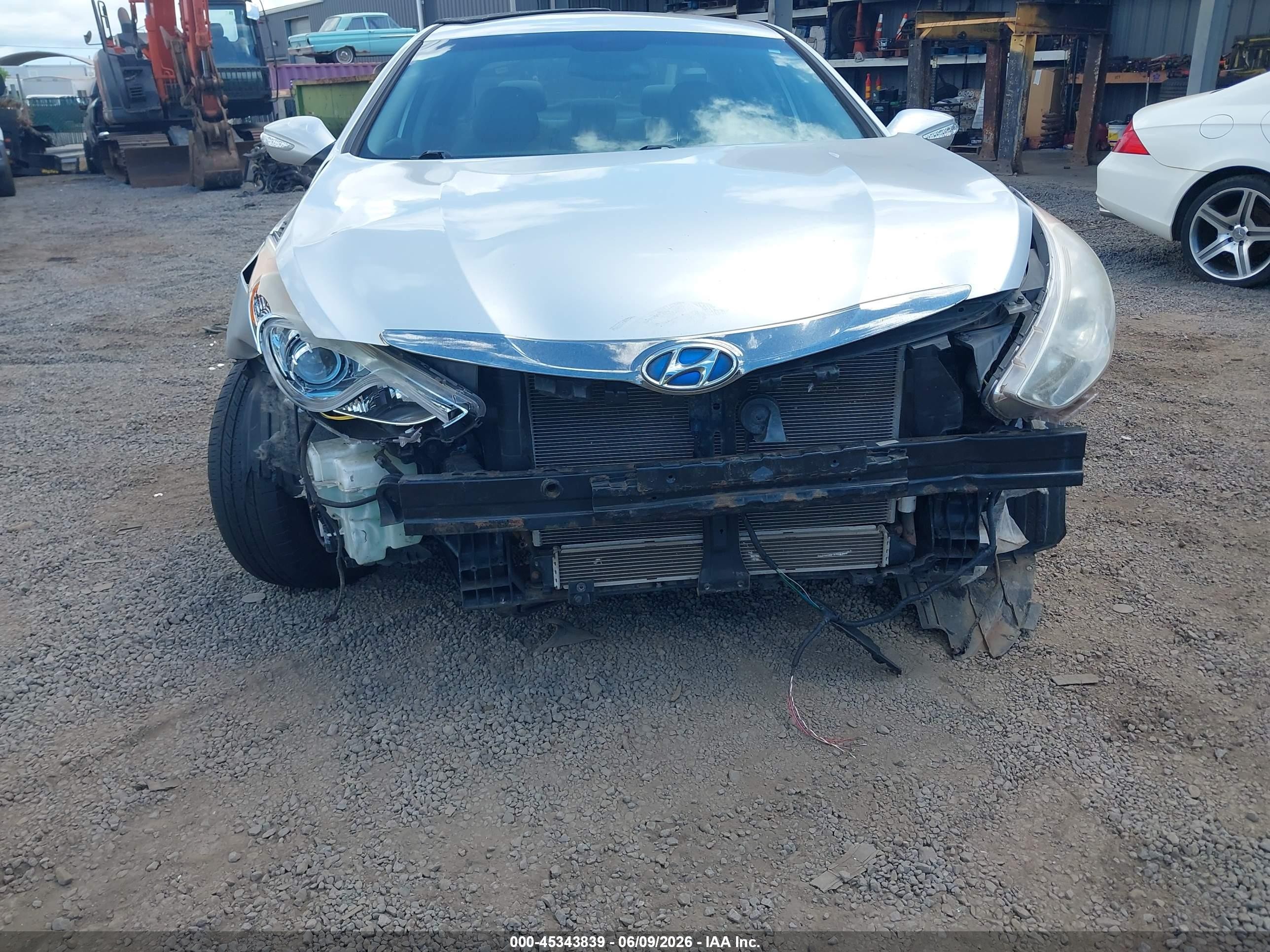 2013 Hyundai Sonata Hybrid   Silver vin: KMHEC4A48DA082934