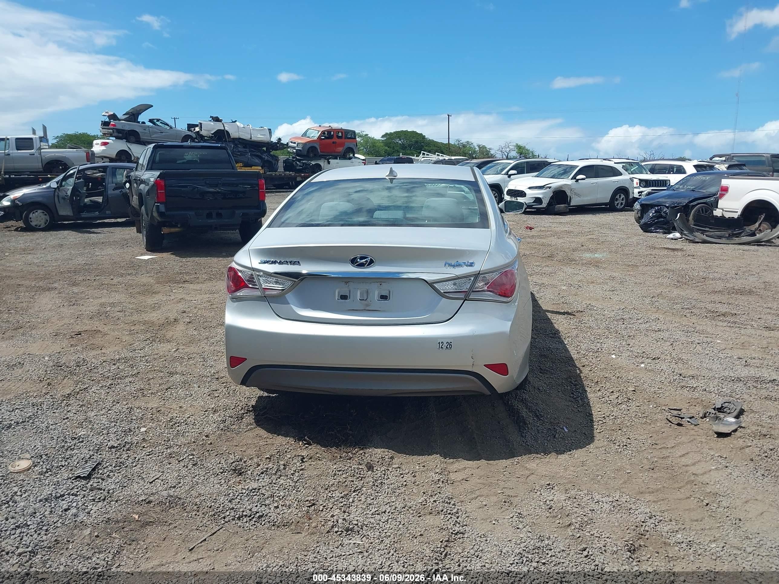 2013 Hyundai Sonata Hybrid   Silver vin: KMHEC4A48DA082934