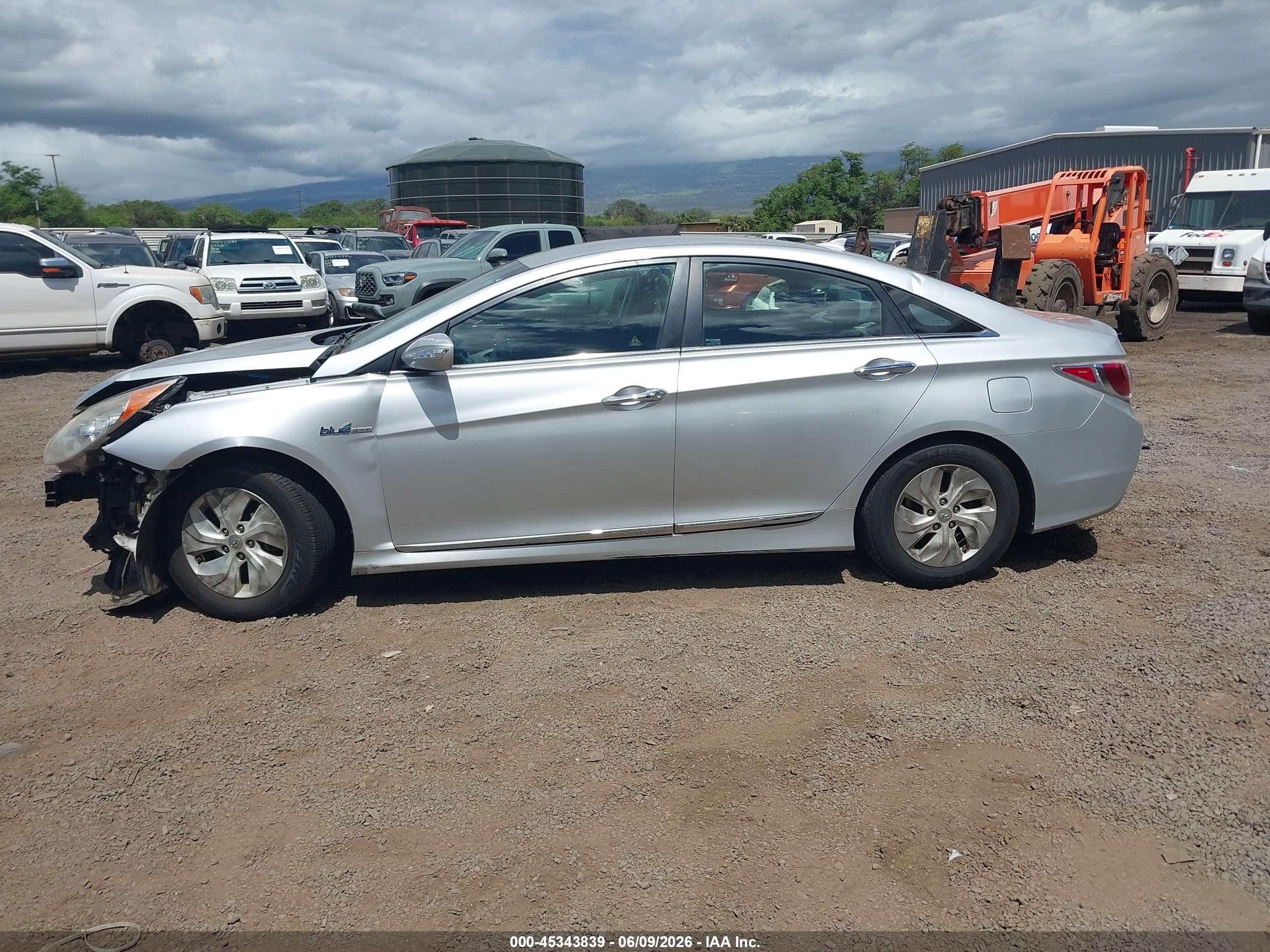 2013 Hyundai Sonata Hybrid   Silver vin: KMHEC4A48DA082934
