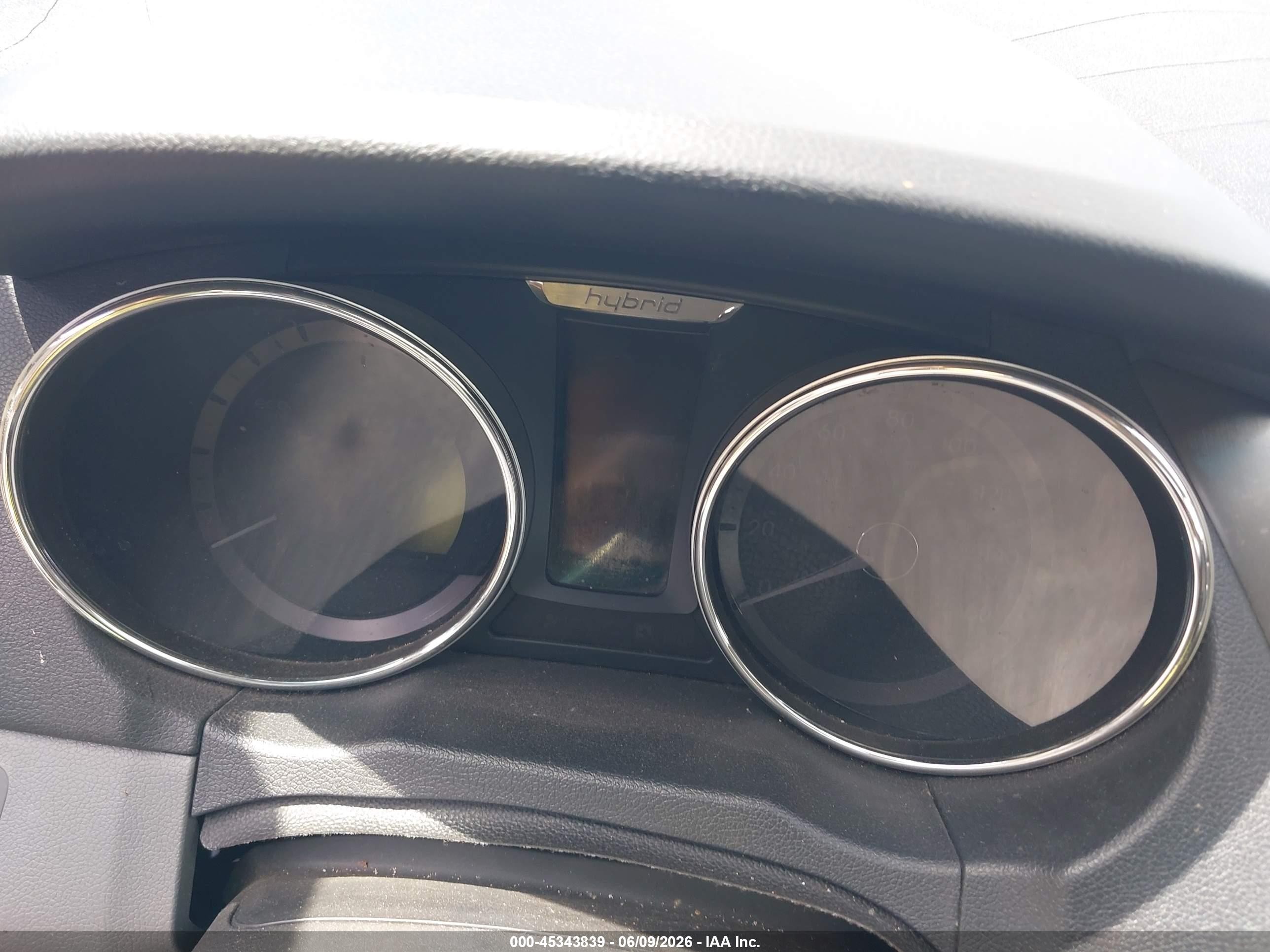 2013 Hyundai Sonata Hybrid   Silver vin: KMHEC4A48DA082934