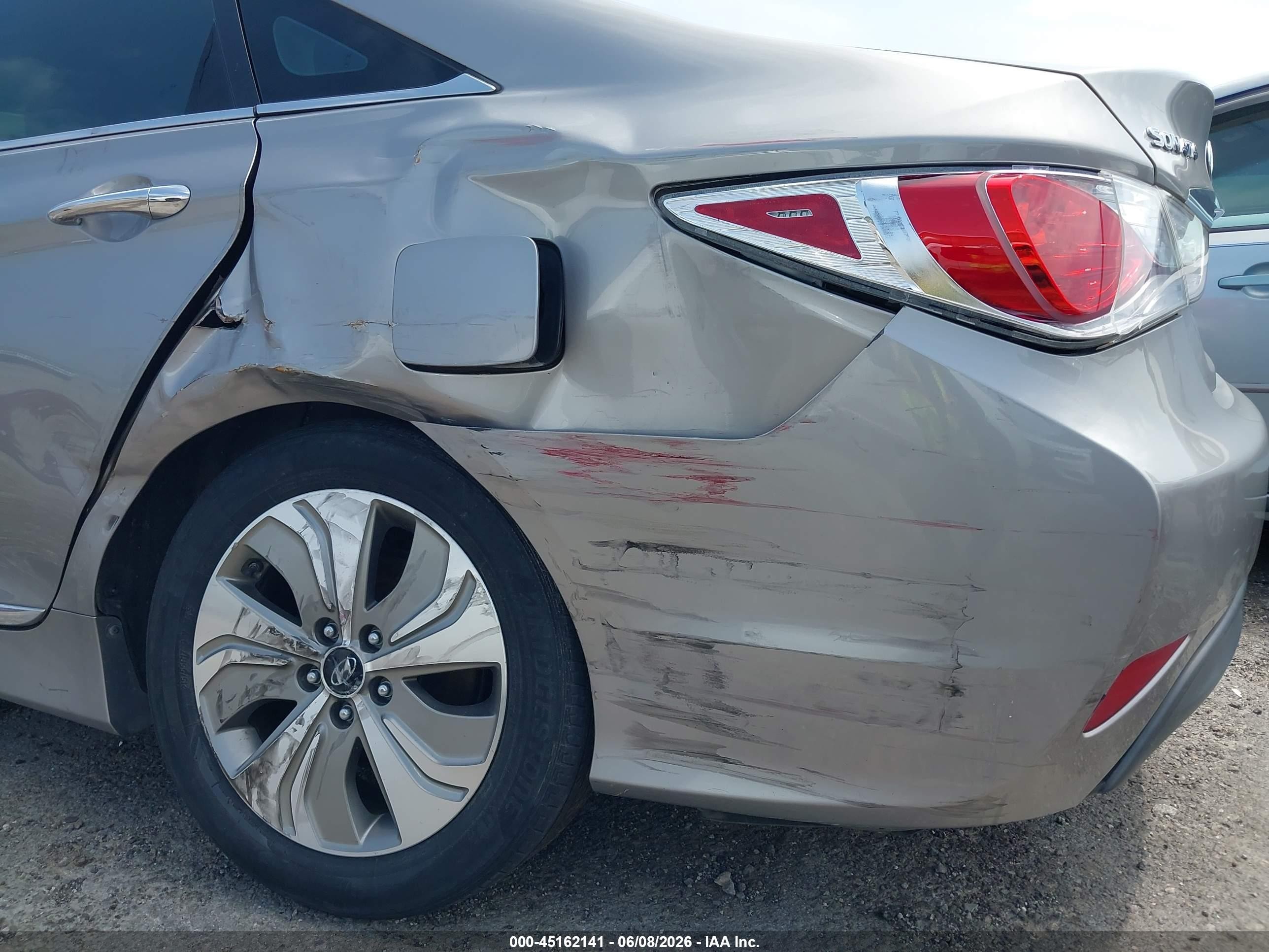 2013 Hyundai Sonata Hybrid Limited Silver vin: KMHEC4A48DA096218