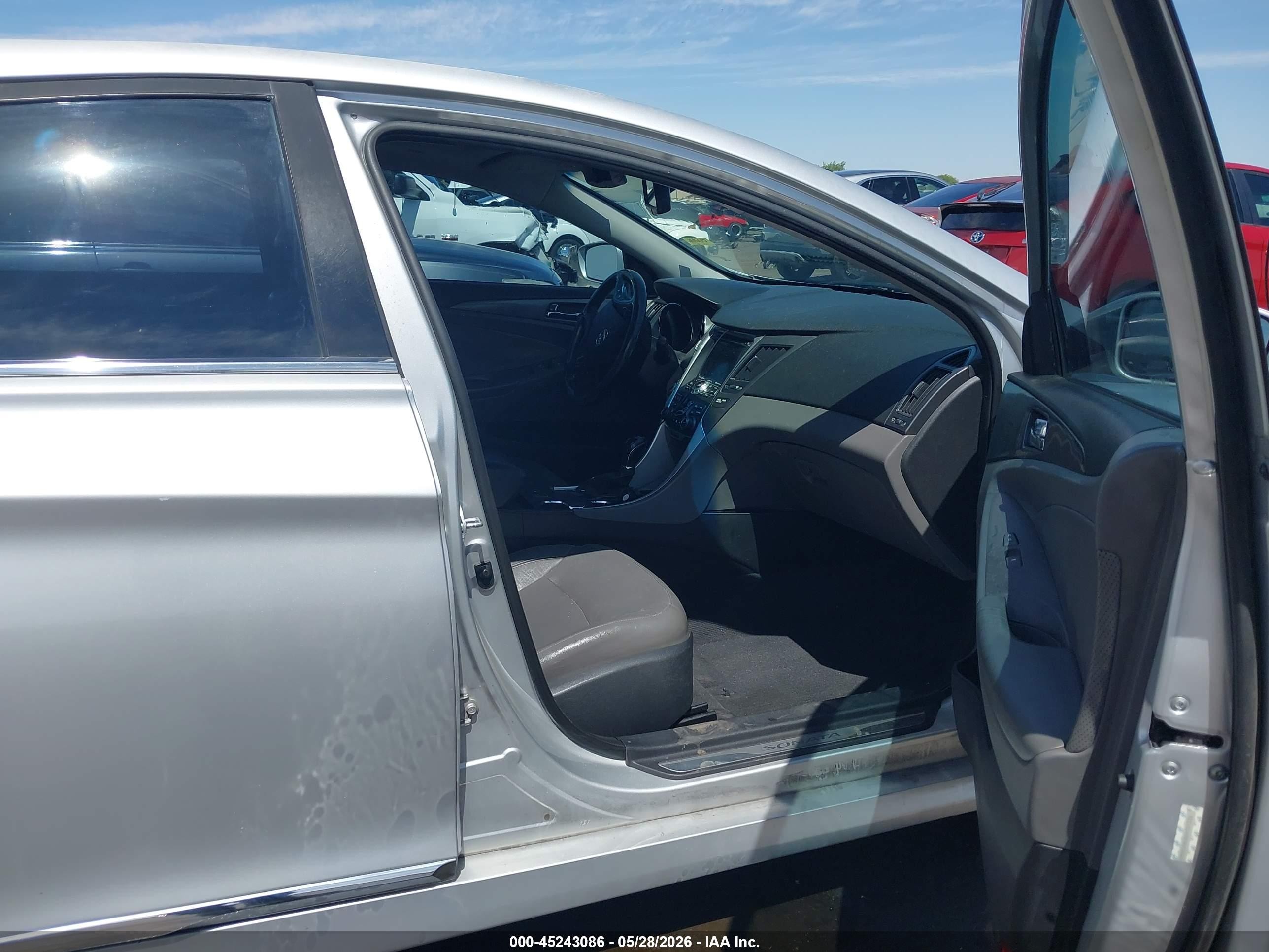 2014 Hyundai Sonata Hybrid Limited Silver vin: KMHEC4A48EA107056