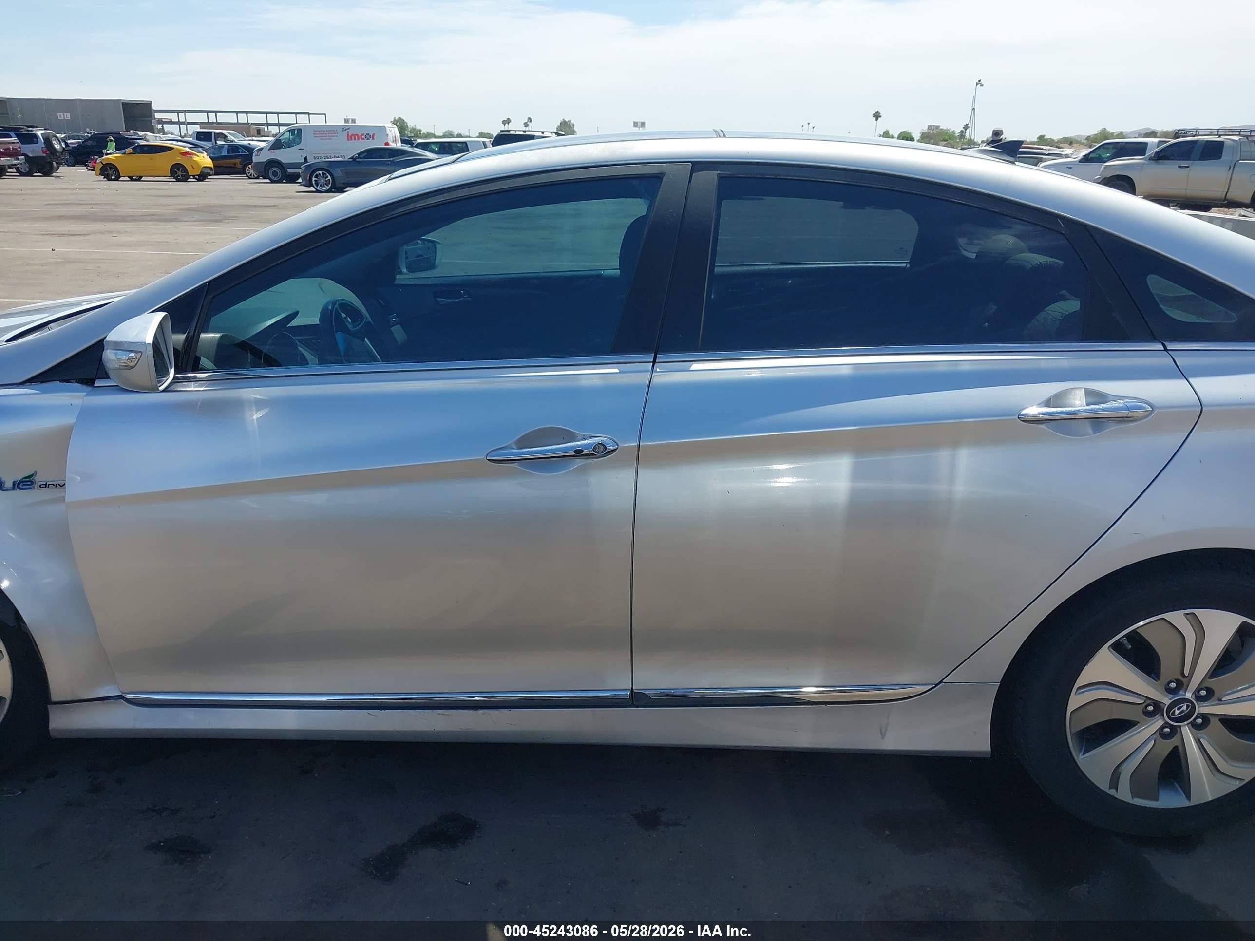 2014 Hyundai Sonata Hybrid Limited Silver vin: KMHEC4A48EA107056