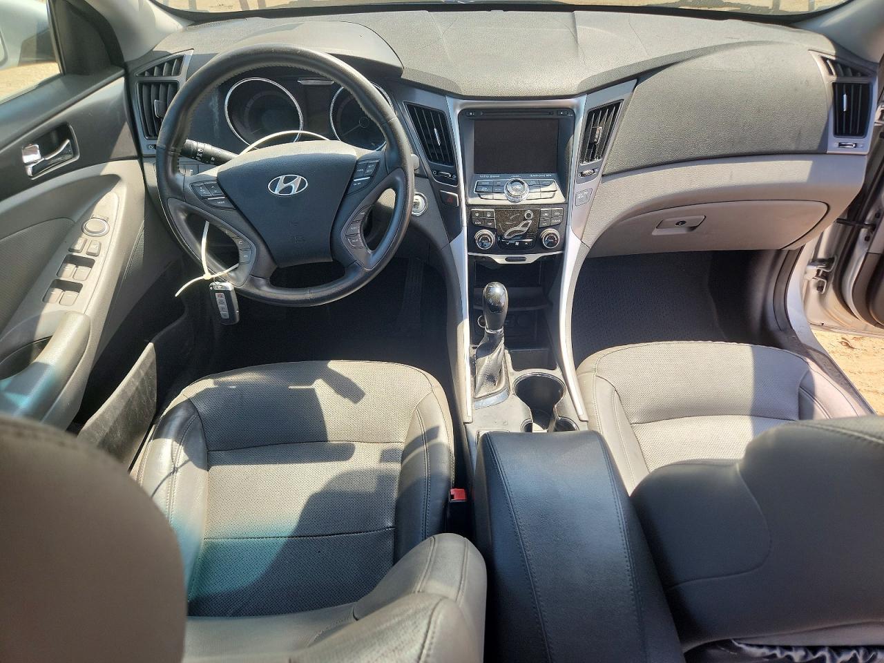 2014 Hyundai Sonata Hybrid Серебряный vin: KMHEC4A48EA108627
