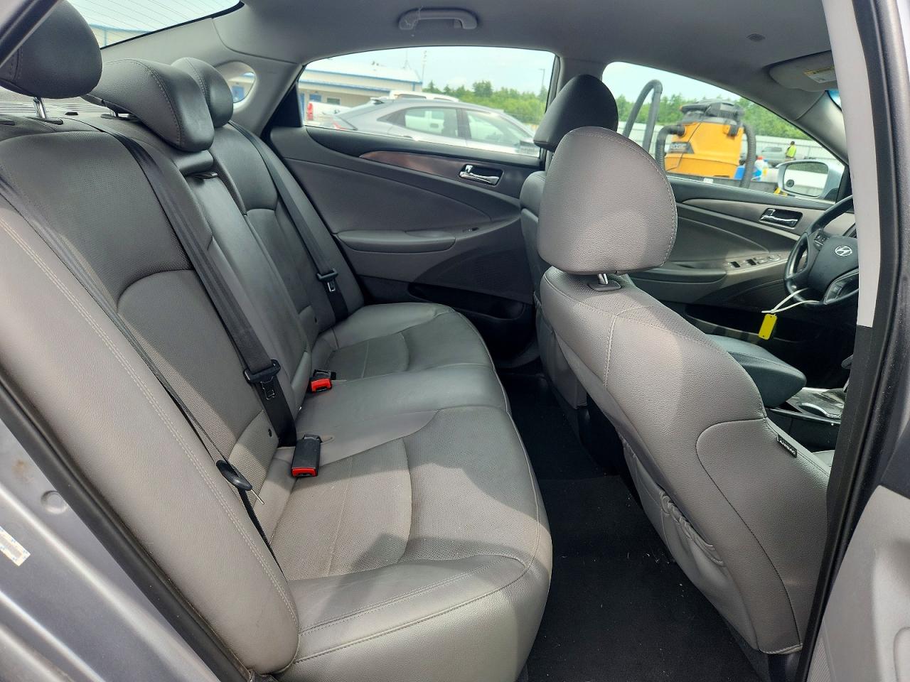 2014 Hyundai Sonata Hybrid Silver vin: KMHEC4A48EA112337