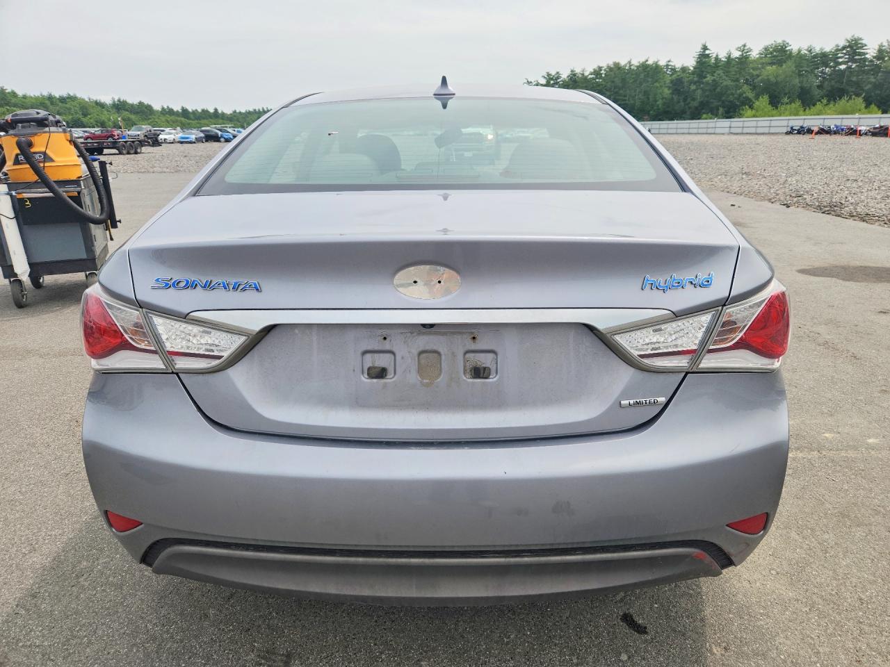 2014 Hyundai Sonata Hybrid Silver vin: KMHEC4A48EA112337