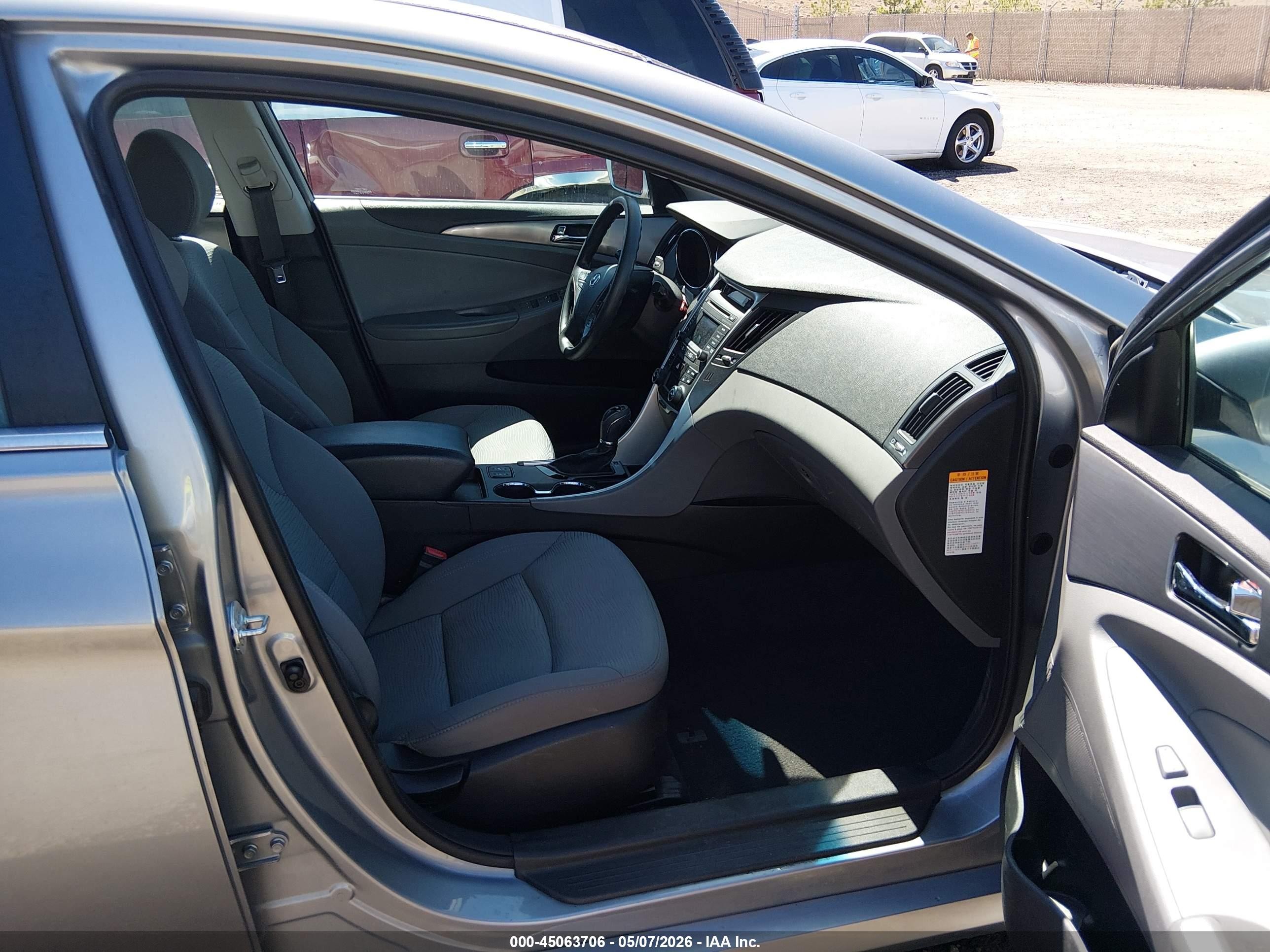 2014 Hyundai Sonata Hybrid   Silver vin: KMHEC4A48EA116503
