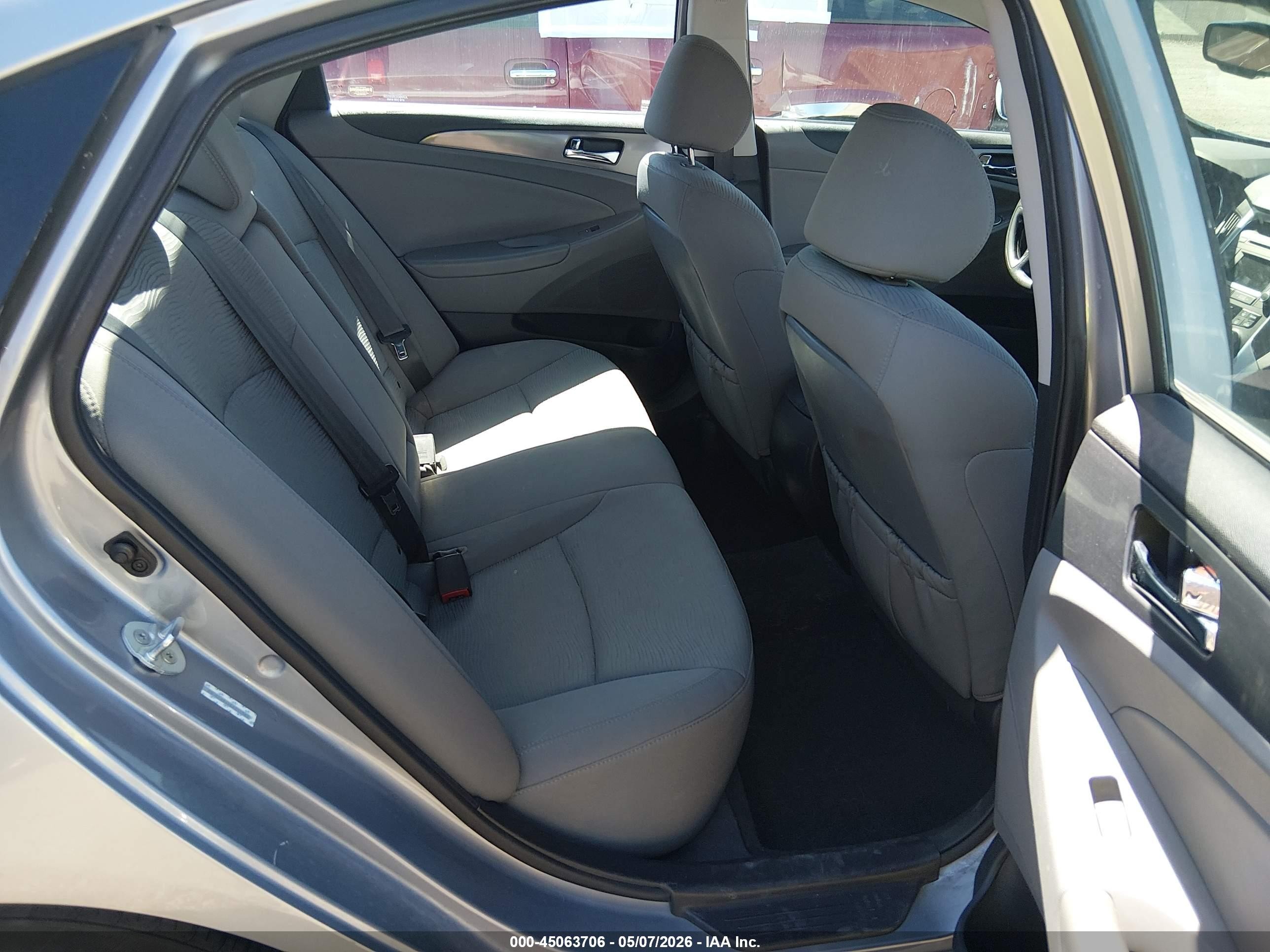 2014 Hyundai Sonata Hybrid   Silver vin: KMHEC4A48EA116503