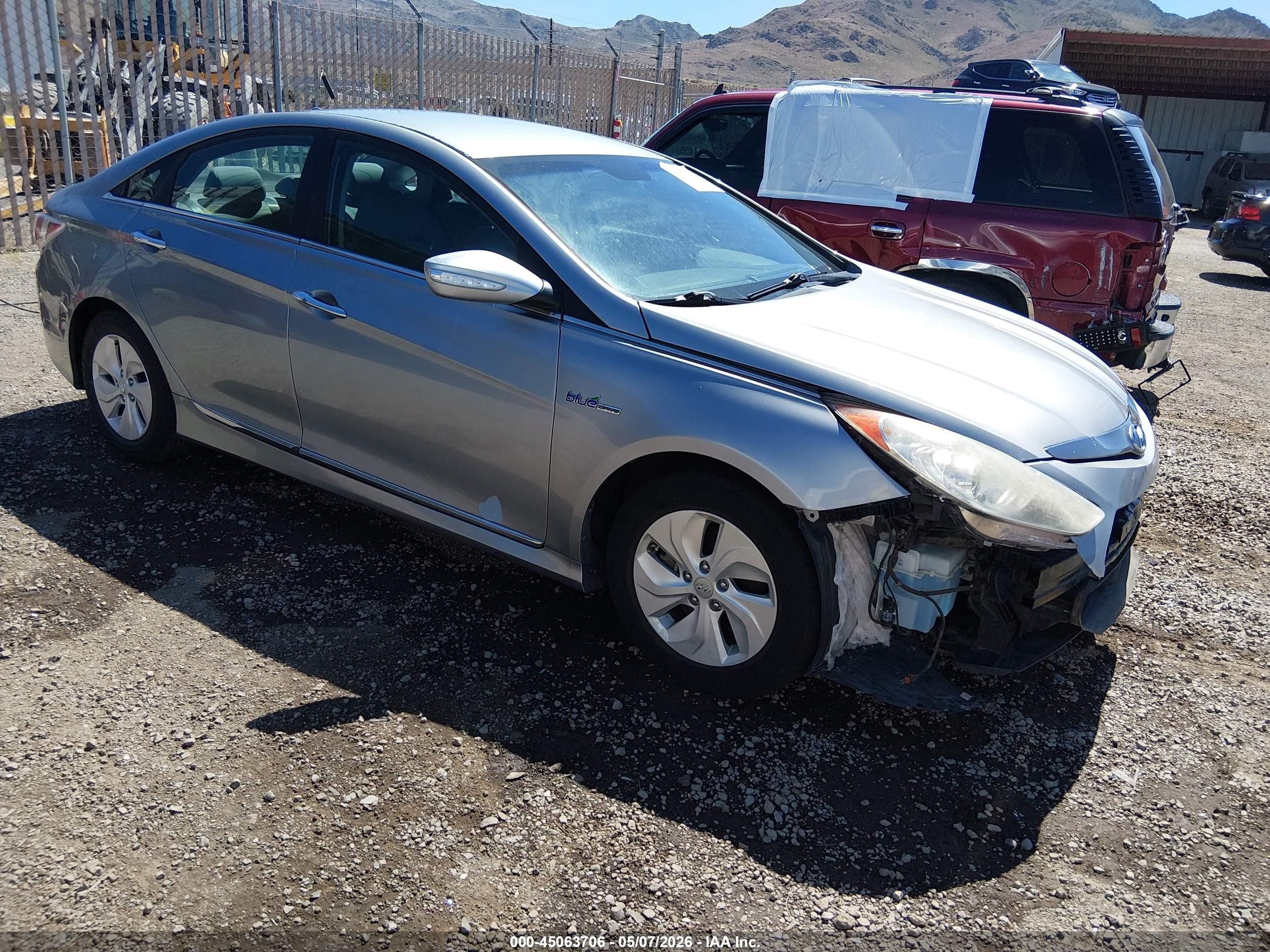 2014 Hyundai Sonata Hybrid   Silver vin: KMHEC4A48EA116503