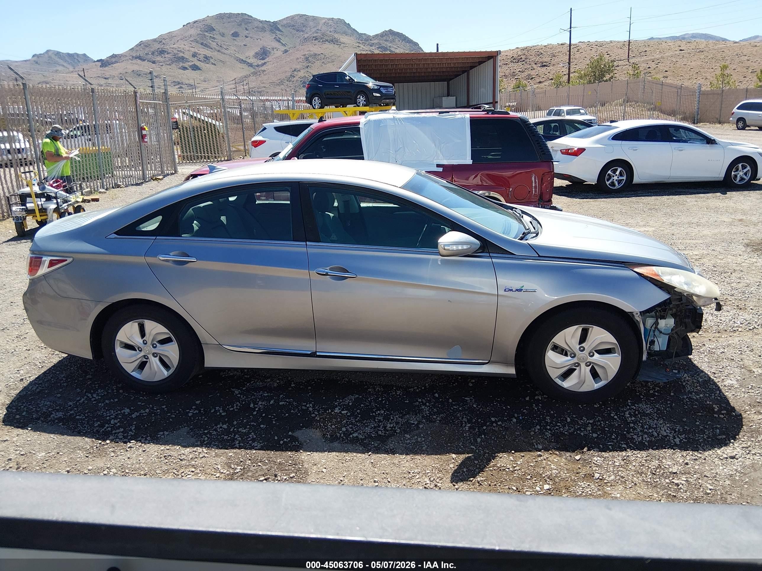 2014 Hyundai Sonata Hybrid   Silver vin: KMHEC4A48EA116503