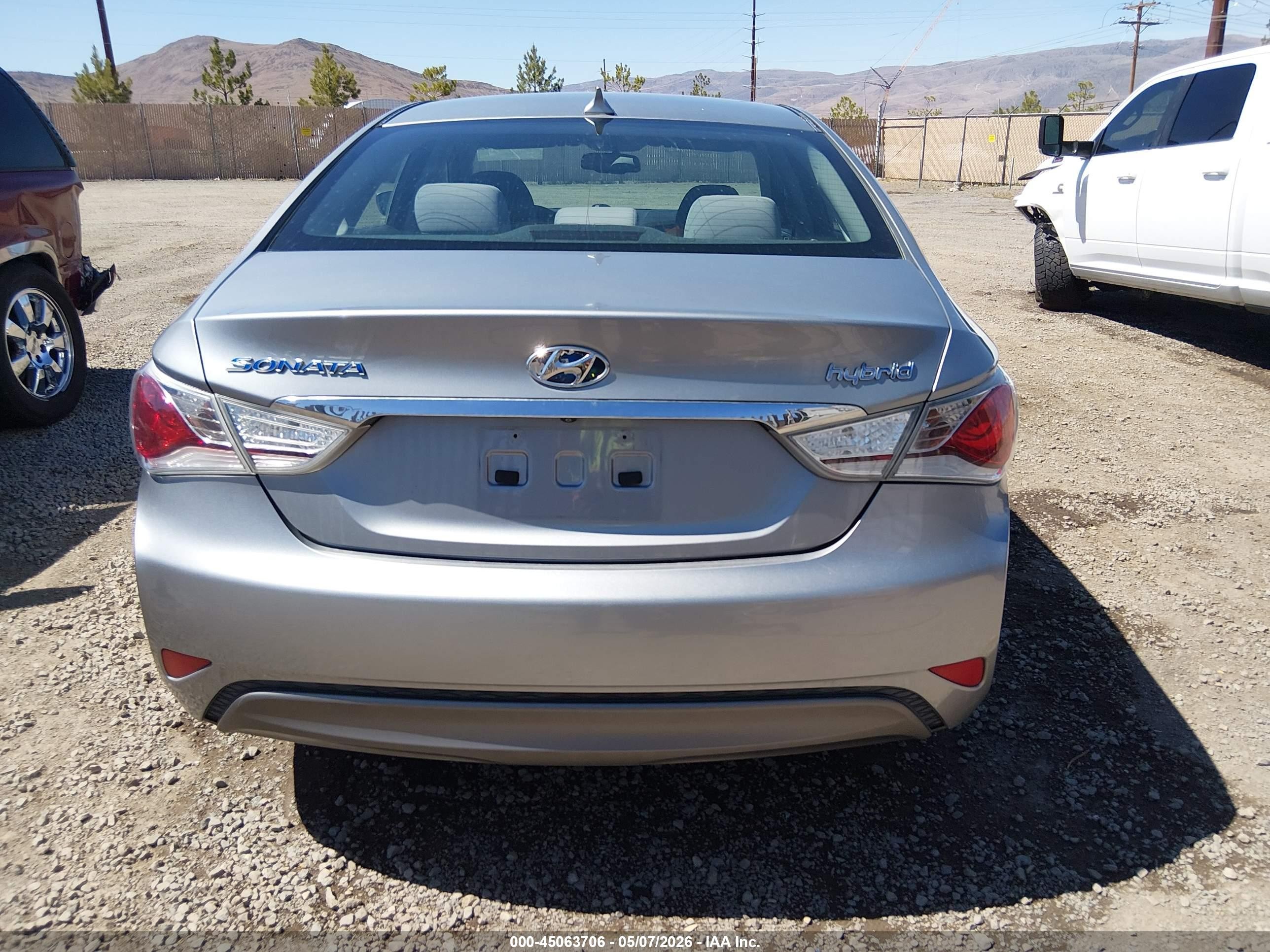 2014 Hyundai Sonata Hybrid   Silver vin: KMHEC4A48EA116503