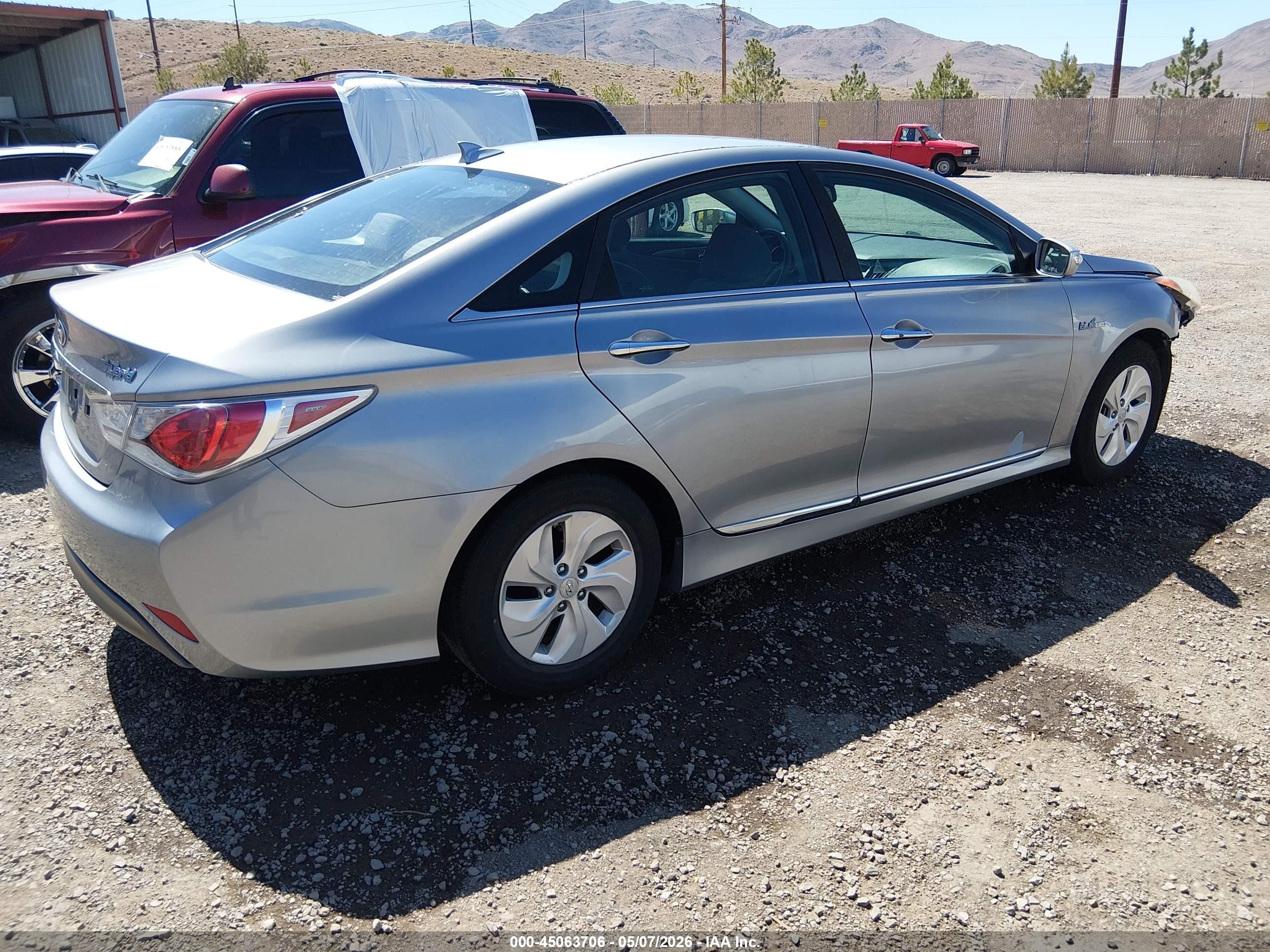 2014 Hyundai Sonata Hybrid   Silver vin: KMHEC4A48EA116503