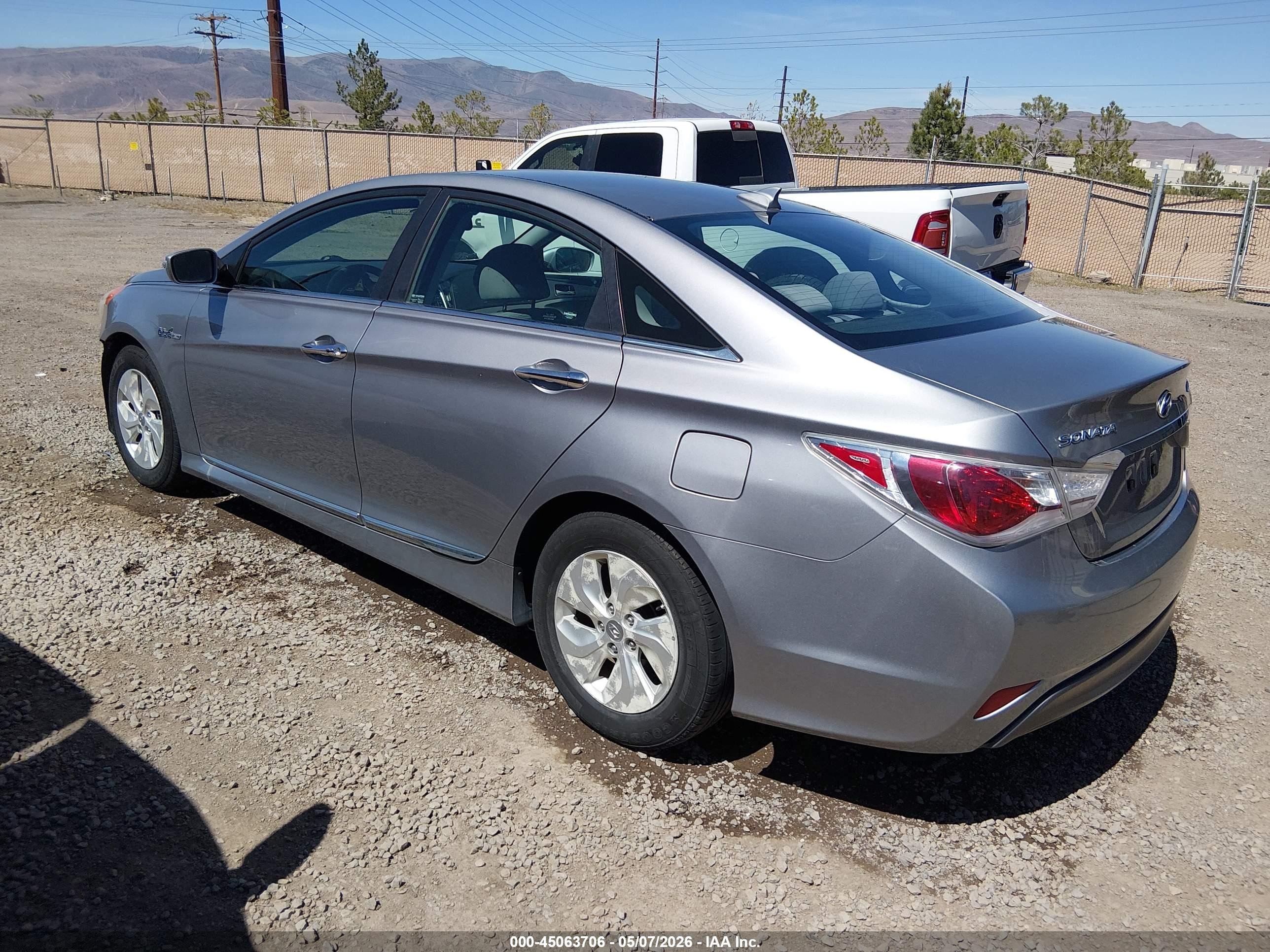 2014 Hyundai Sonata Hybrid   Silver vin: KMHEC4A48EA116503