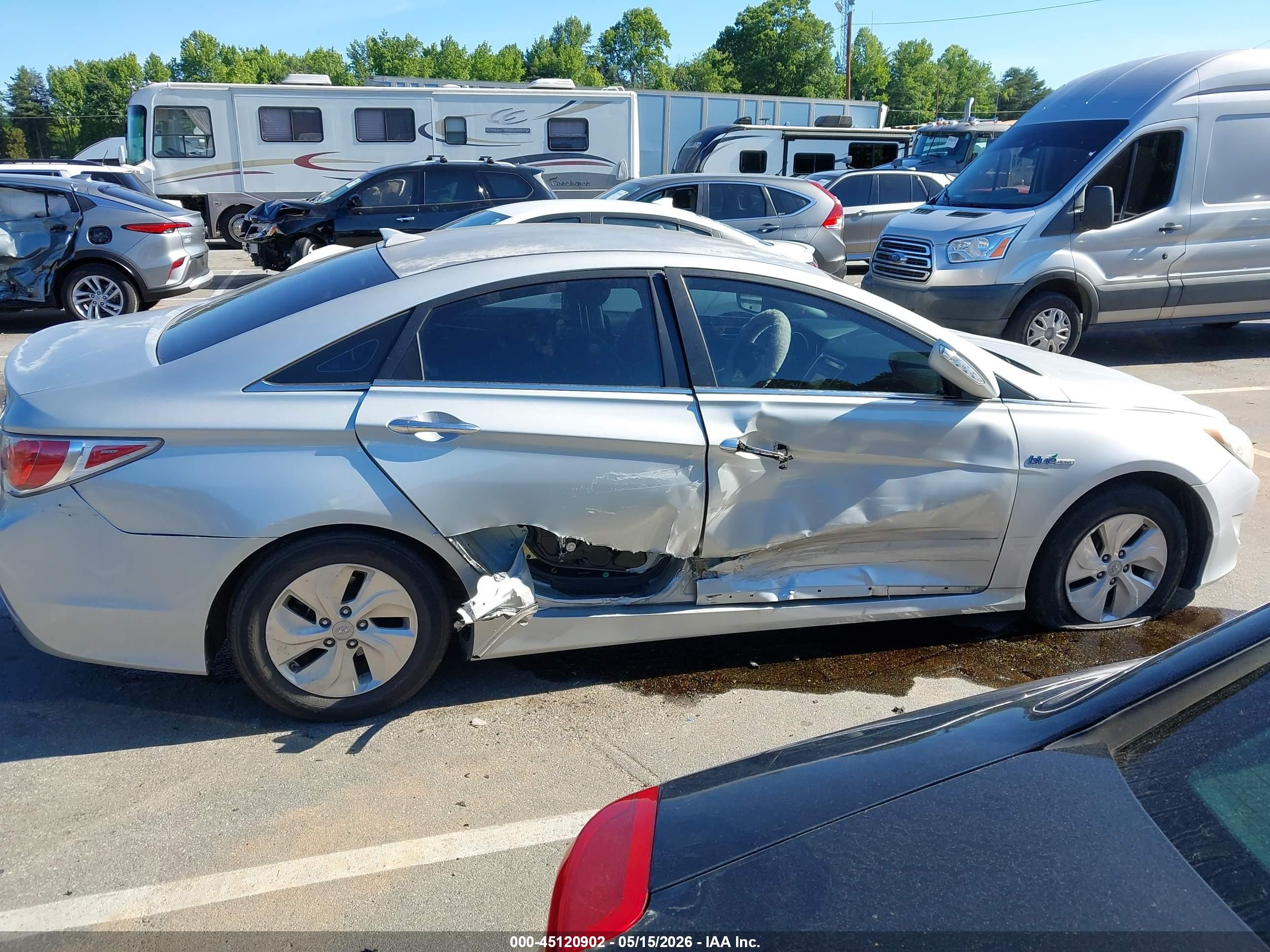 2014 Hyundai Sonata Hybrid   Silver vin: KMHEC4A48EA116517