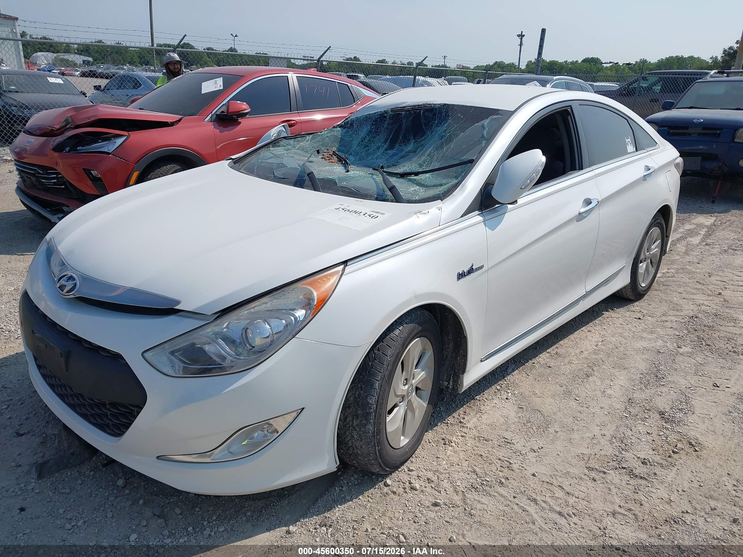 2014 Hyundai Sonata Hybrid   Белый vin: KMHEC4A48EA117893