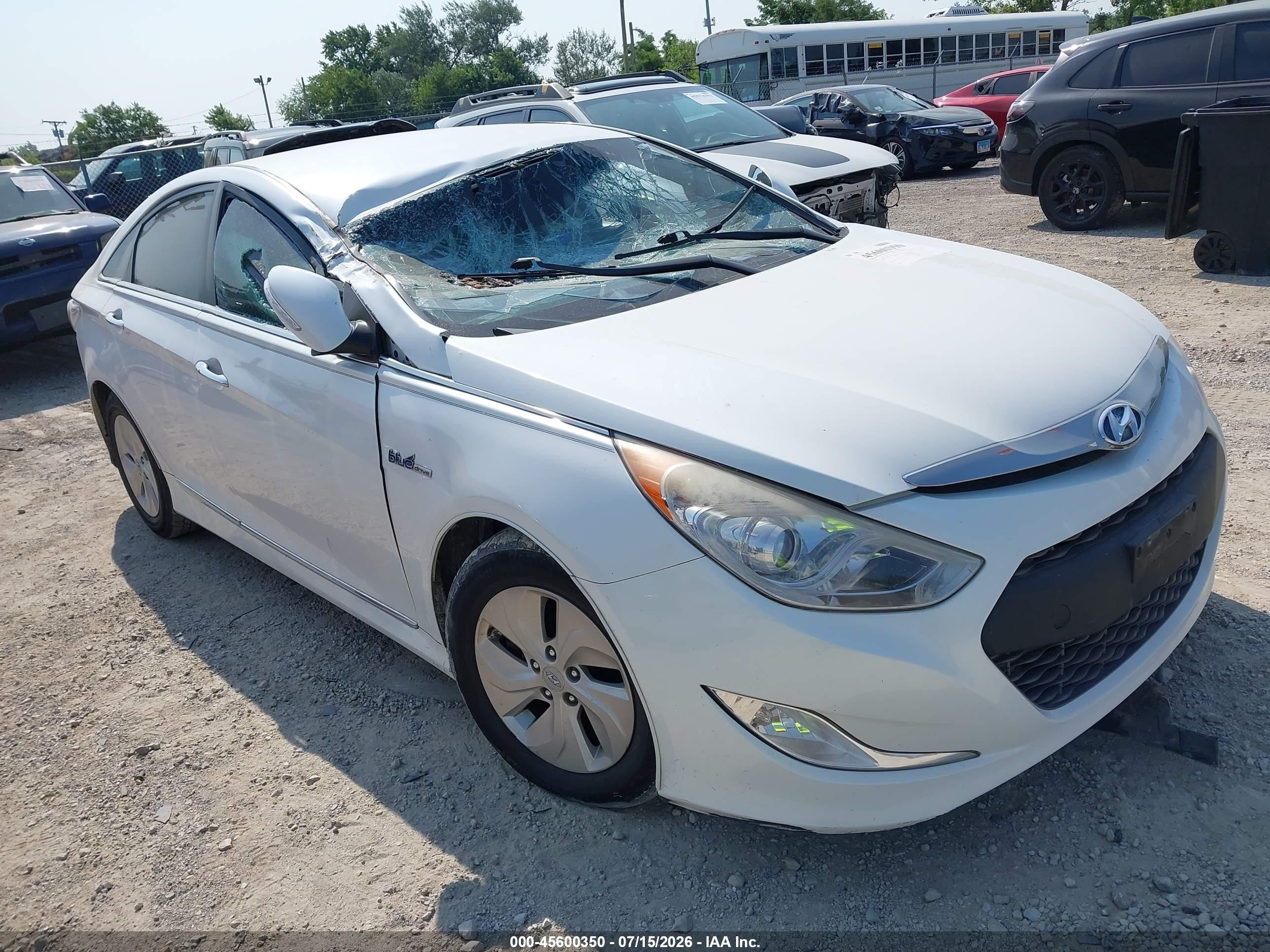 2014 Hyundai Sonata Hybrid   Белый vin: KMHEC4A48EA117893