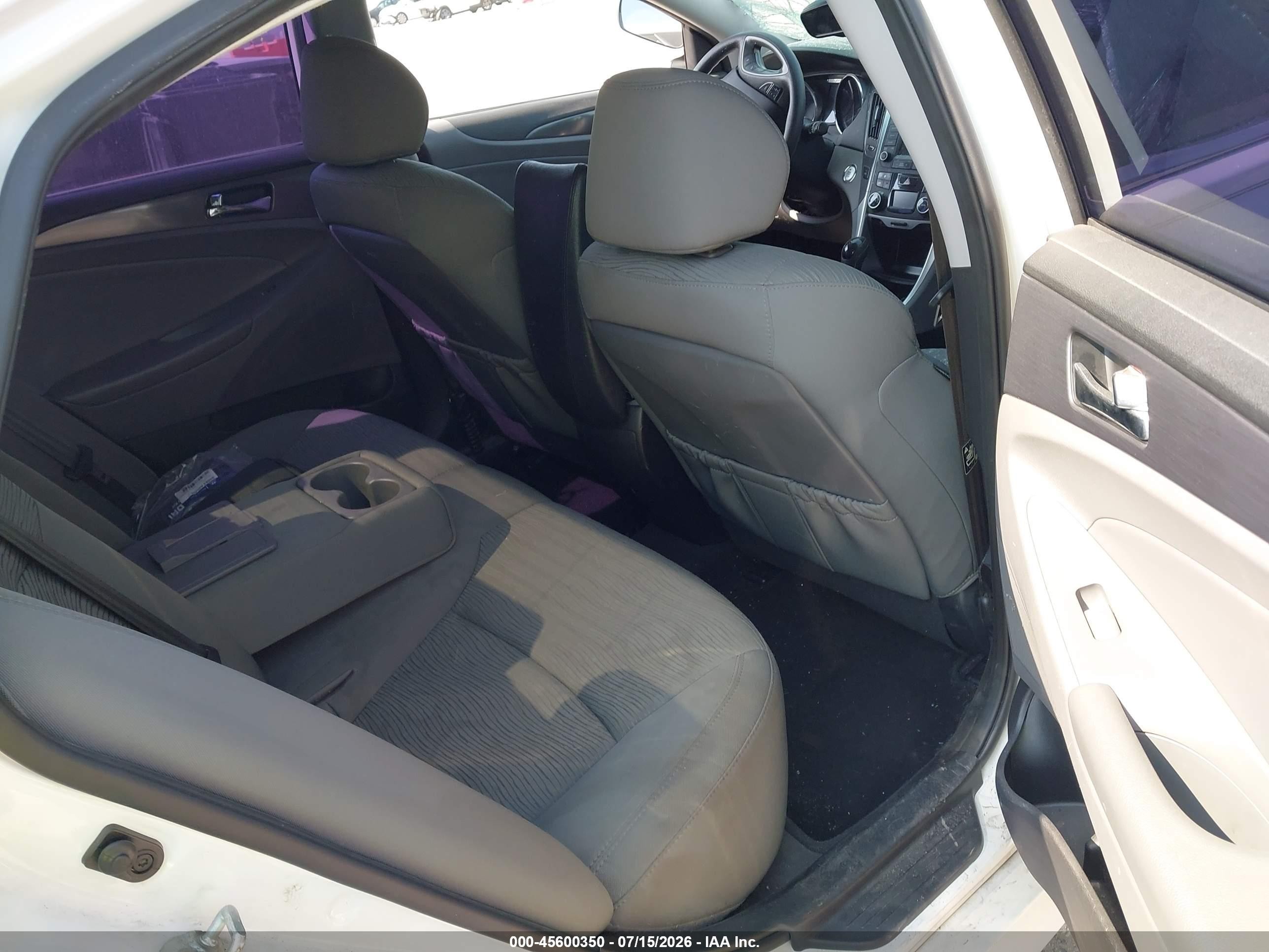 2014 Hyundai Sonata Hybrid   Белый vin: KMHEC4A48EA117893