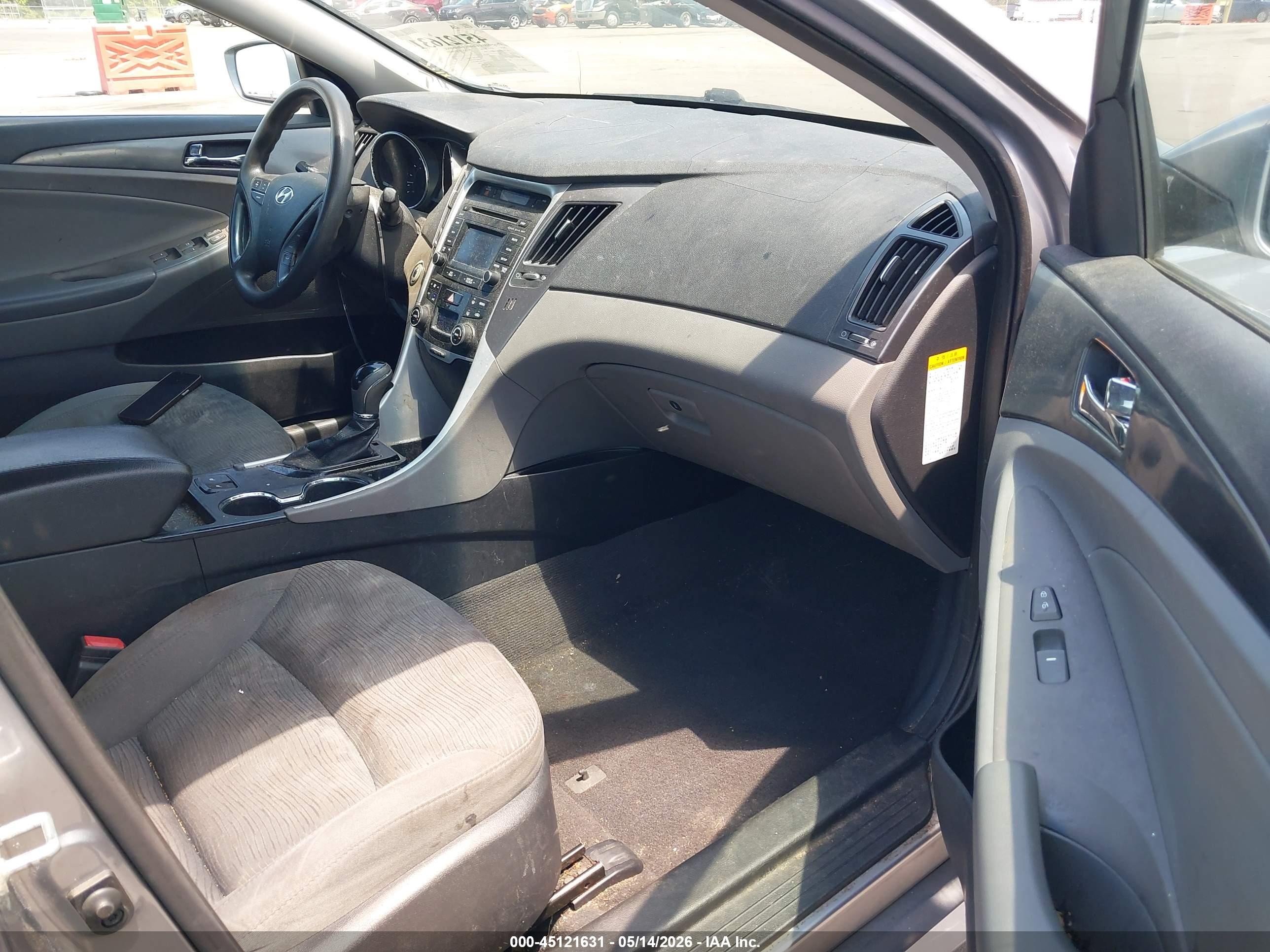 2014 Hyundai Sonata Hybrid   Silver vin: KMHEC4A48EA117991