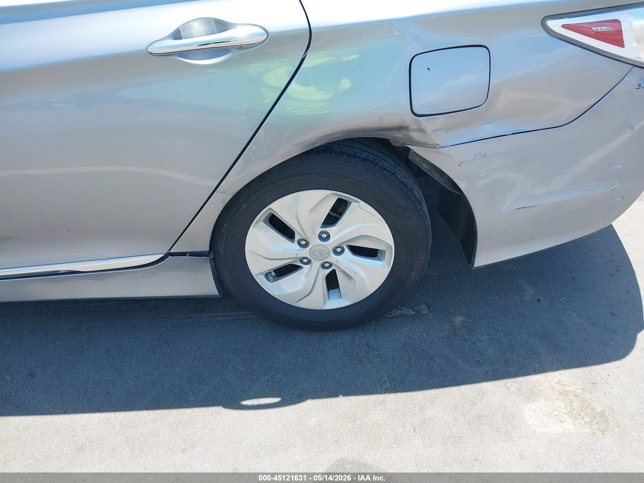 2014 Hyundai Sonata Hybrid   Silver vin: KMHEC4A48EA117991