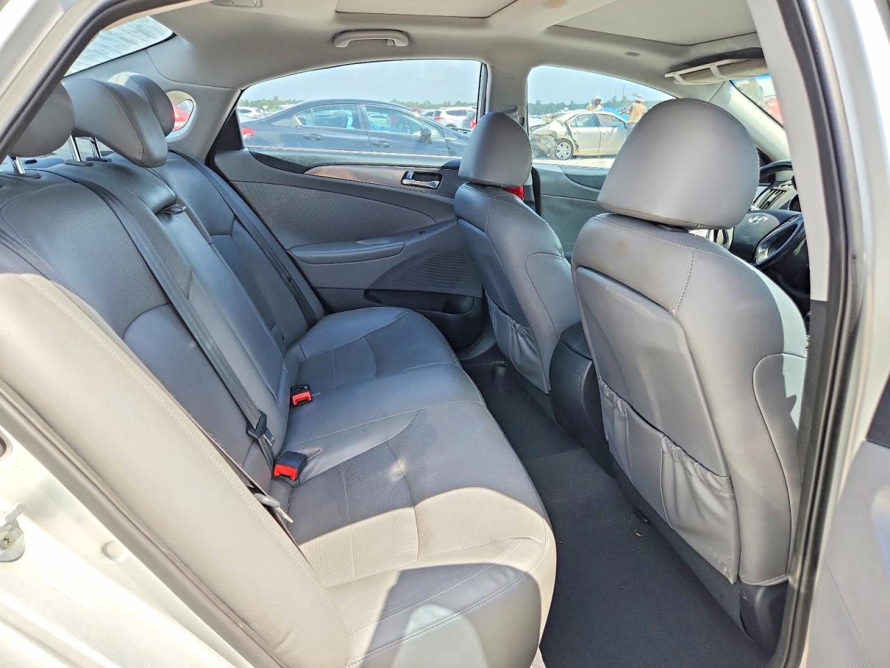 2015 Hyundai Sonata Hybrid Limited Silver vin: KMHEC4A48FA119757
