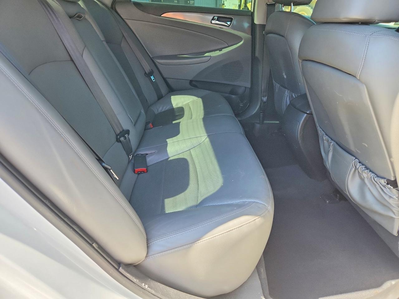 2015 Hyundai Sonata Hybrid Limited White vin: KMHEC4A48FA124456