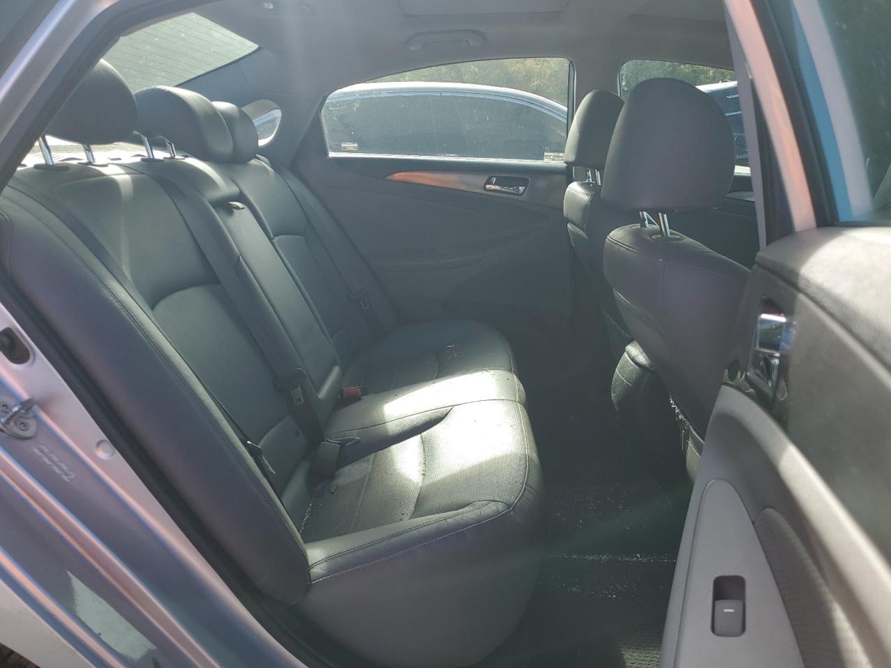 2015 Hyundai Sonata Hybrid Silver vin: KMHEC4A48FA125980