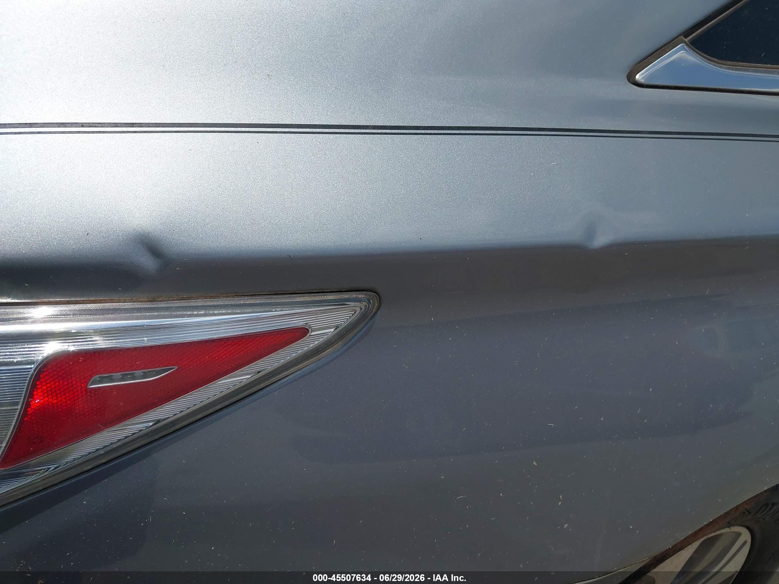 2015 Hyundai Sonata Hybrid Limited Silver vin: KMHEC4A48FA127132