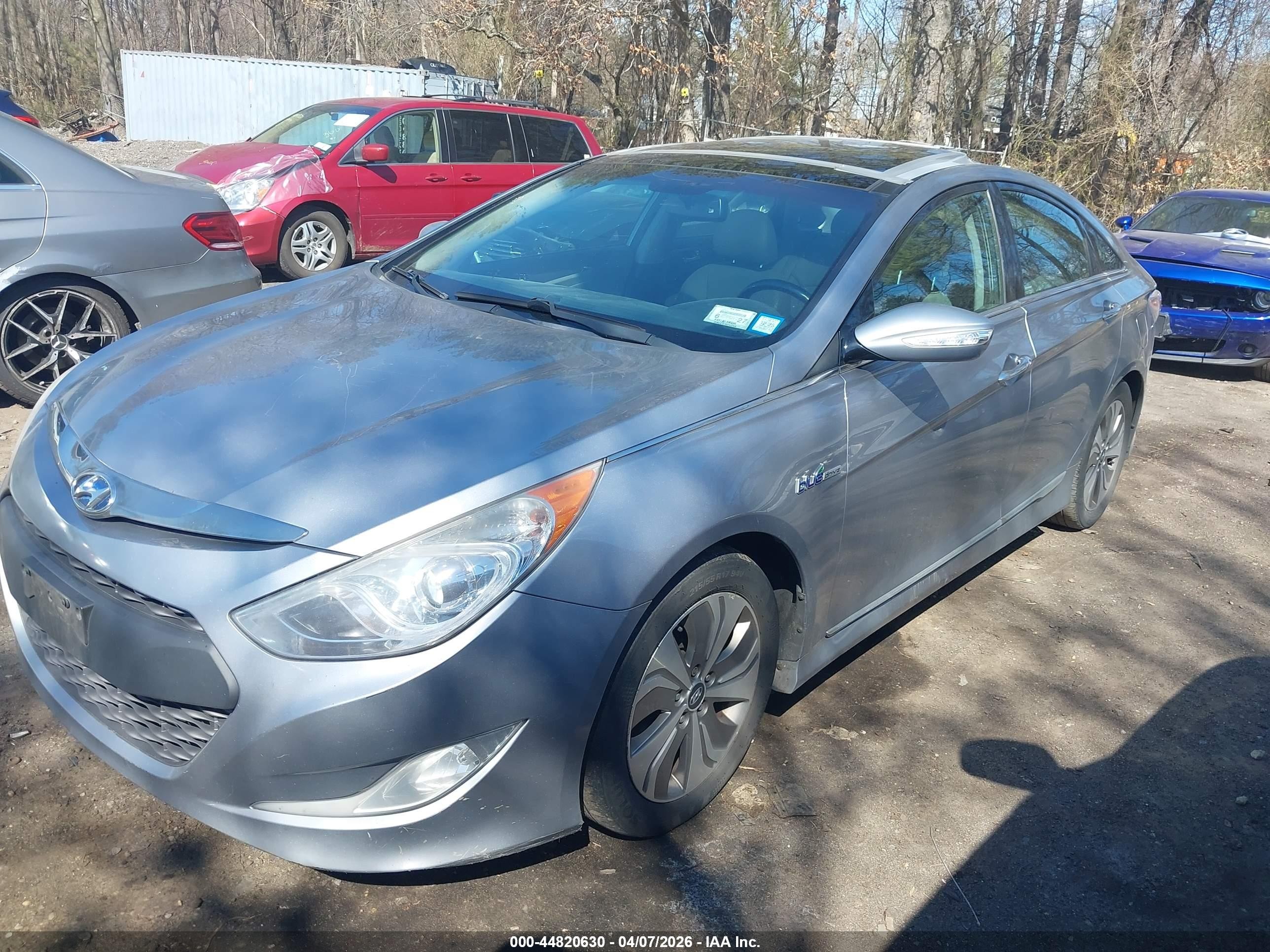 2015 Hyundai Sonata Hybrid Limited Silver vin: KMHEC4A48FA131732