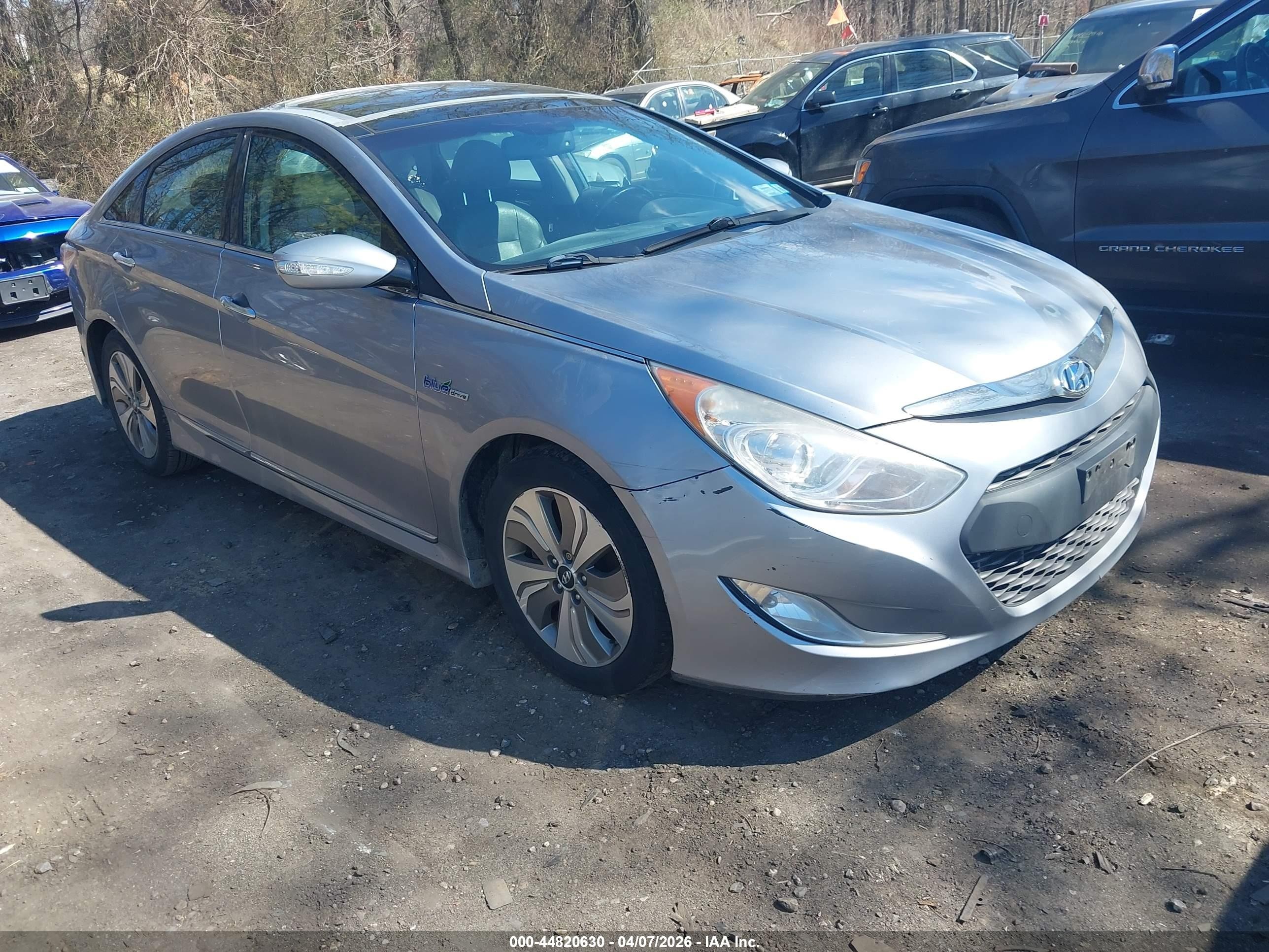 2015 Hyundai Sonata Hybrid Limited Silver vin: KMHEC4A48FA131732
