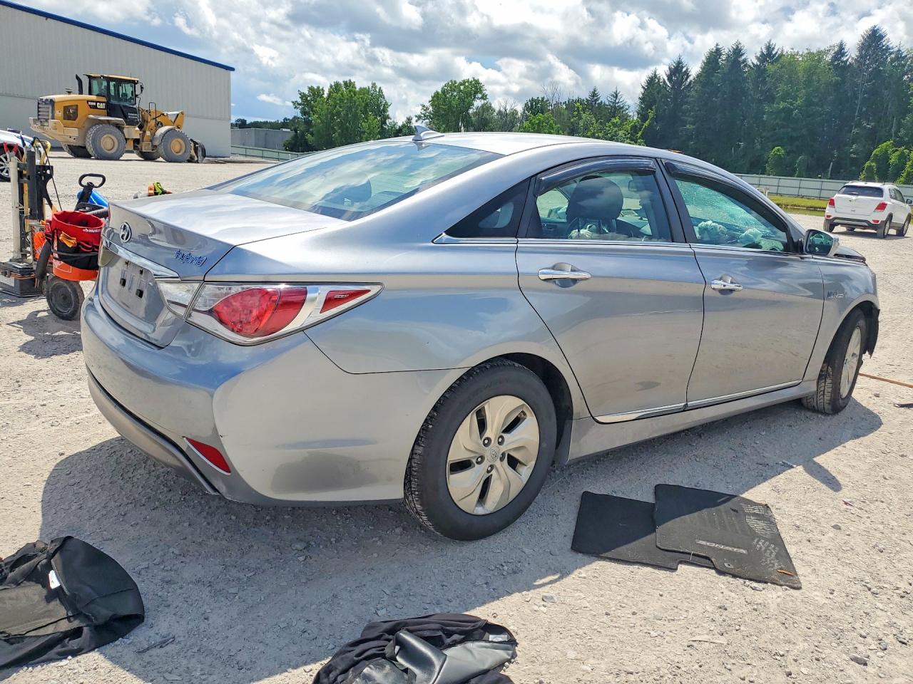 2015 Hyundai Sonata Hybrid Base Silver vin: KMHEC4A48FA139314