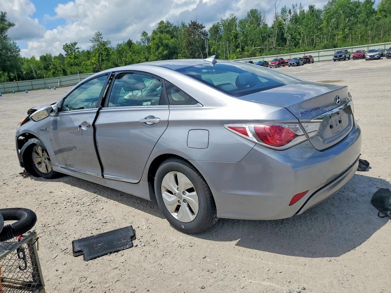 2015 Hyundai Sonata Hybrid Base Silver vin: KMHEC4A48FA139314
