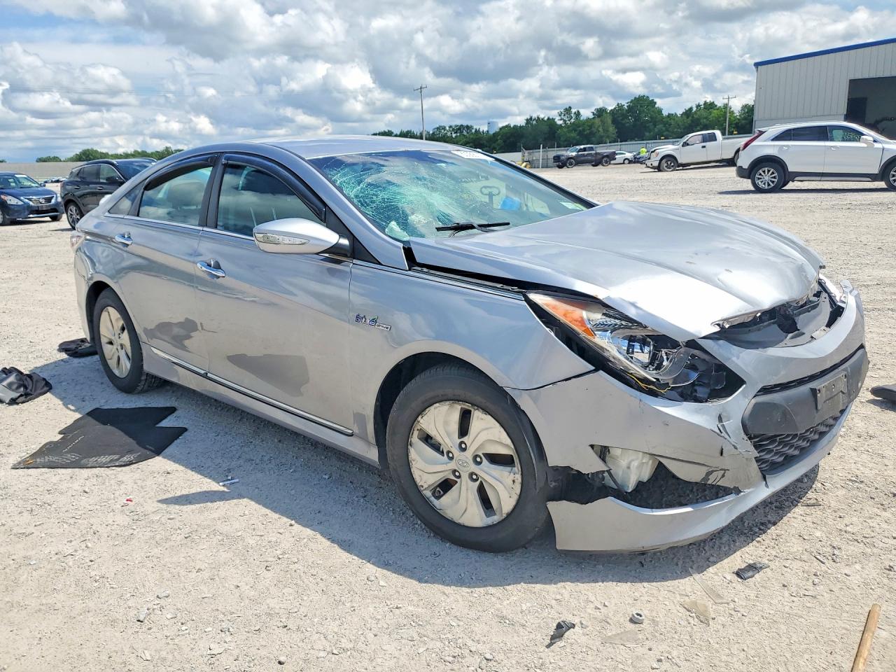 2015 Hyundai Sonata Hybrid Base Silver vin: KMHEC4A48FA139314