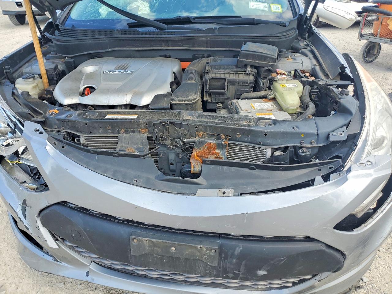 2015 Hyundai Sonata Hybrid Base Silver vin: KMHEC4A48FA139314
