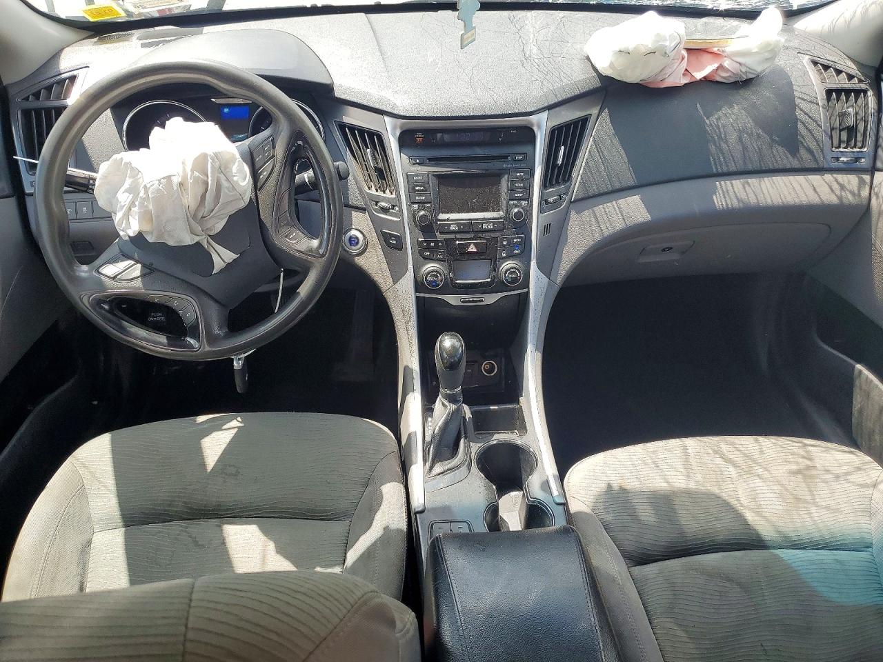 2015 Hyundai Sonata Hybrid Base Silver vin: KMHEC4A48FA139314
