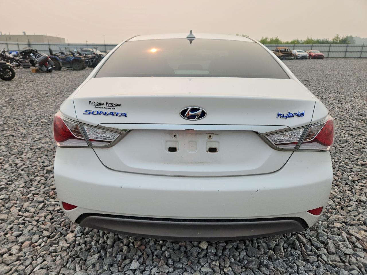 2012 Hyundai Sonata Hybrid White vin: KMHEC4A49CA024541