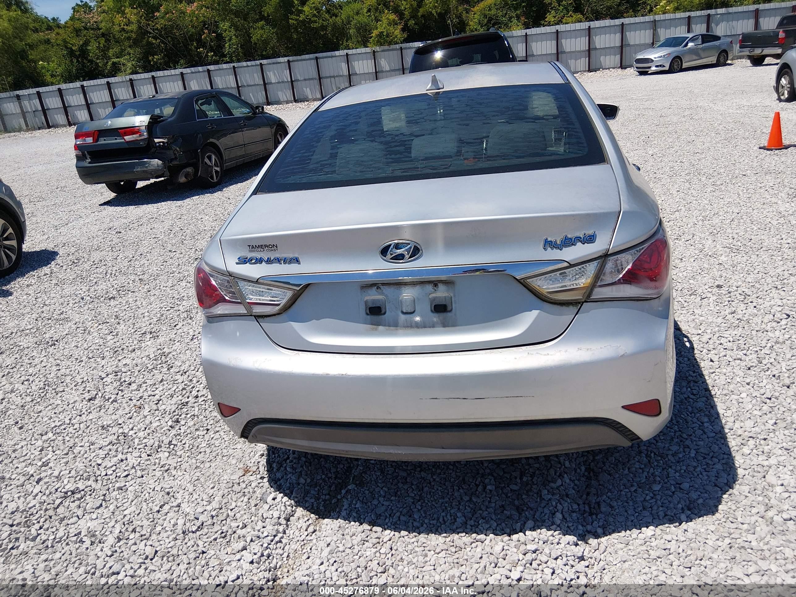2012 Hyundai Sonata Hybrid   Silver vin: KMHEC4A49CA031506