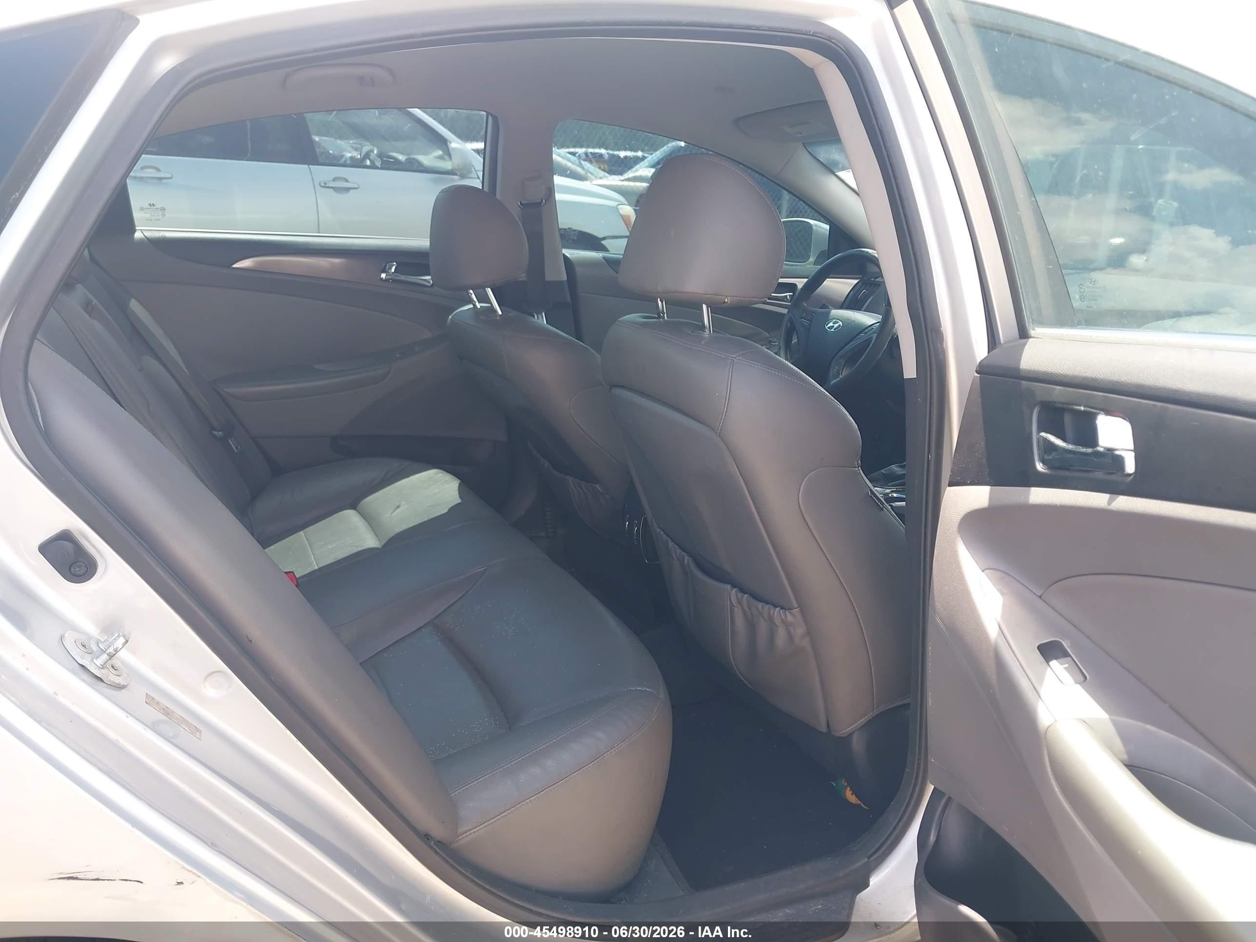 2012 Hyundai Sonata Hybrid   Silver vin: KMHEC4A49CA035779