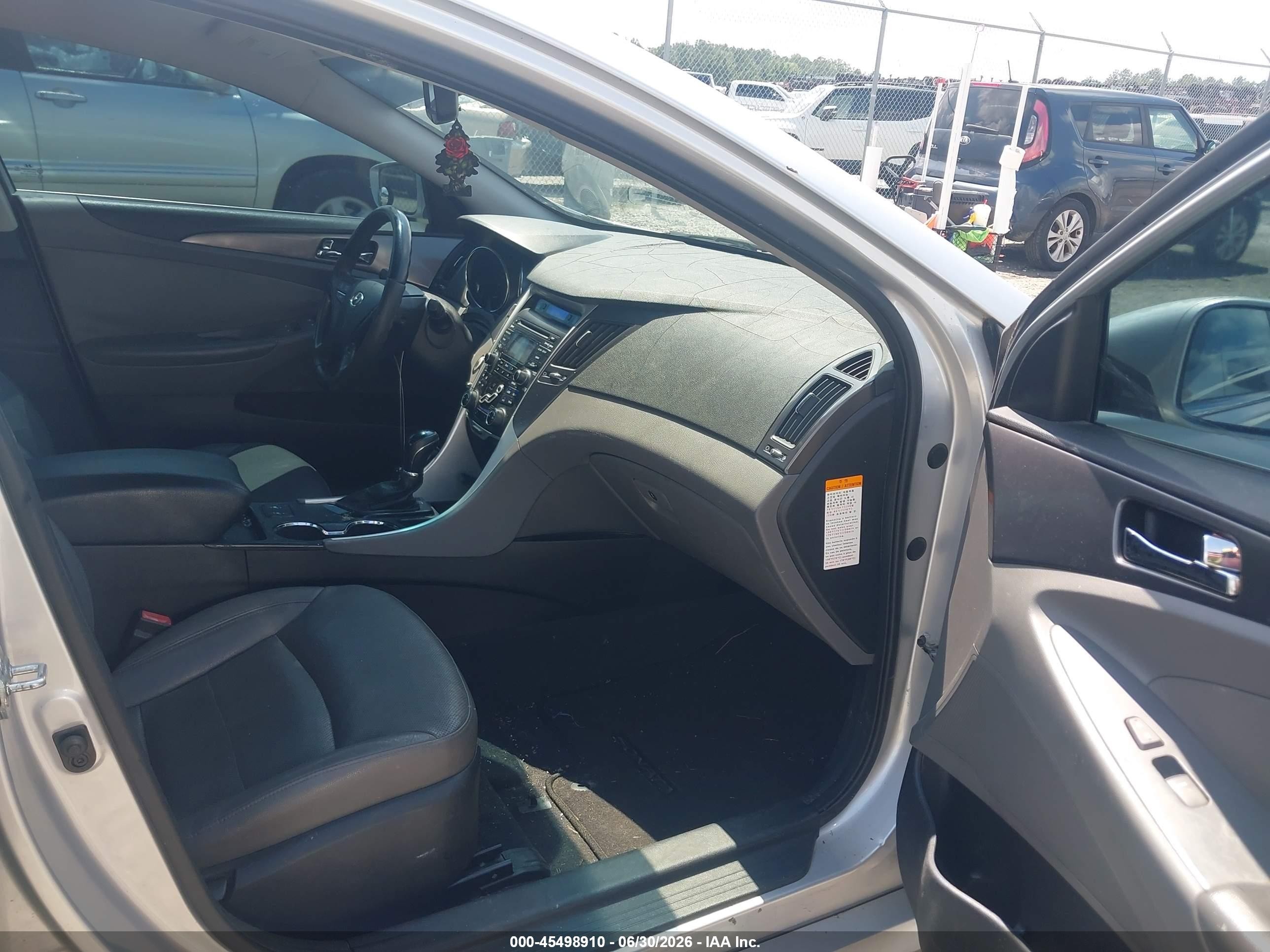 2012 Hyundai Sonata Hybrid   Silver vin: KMHEC4A49CA035779