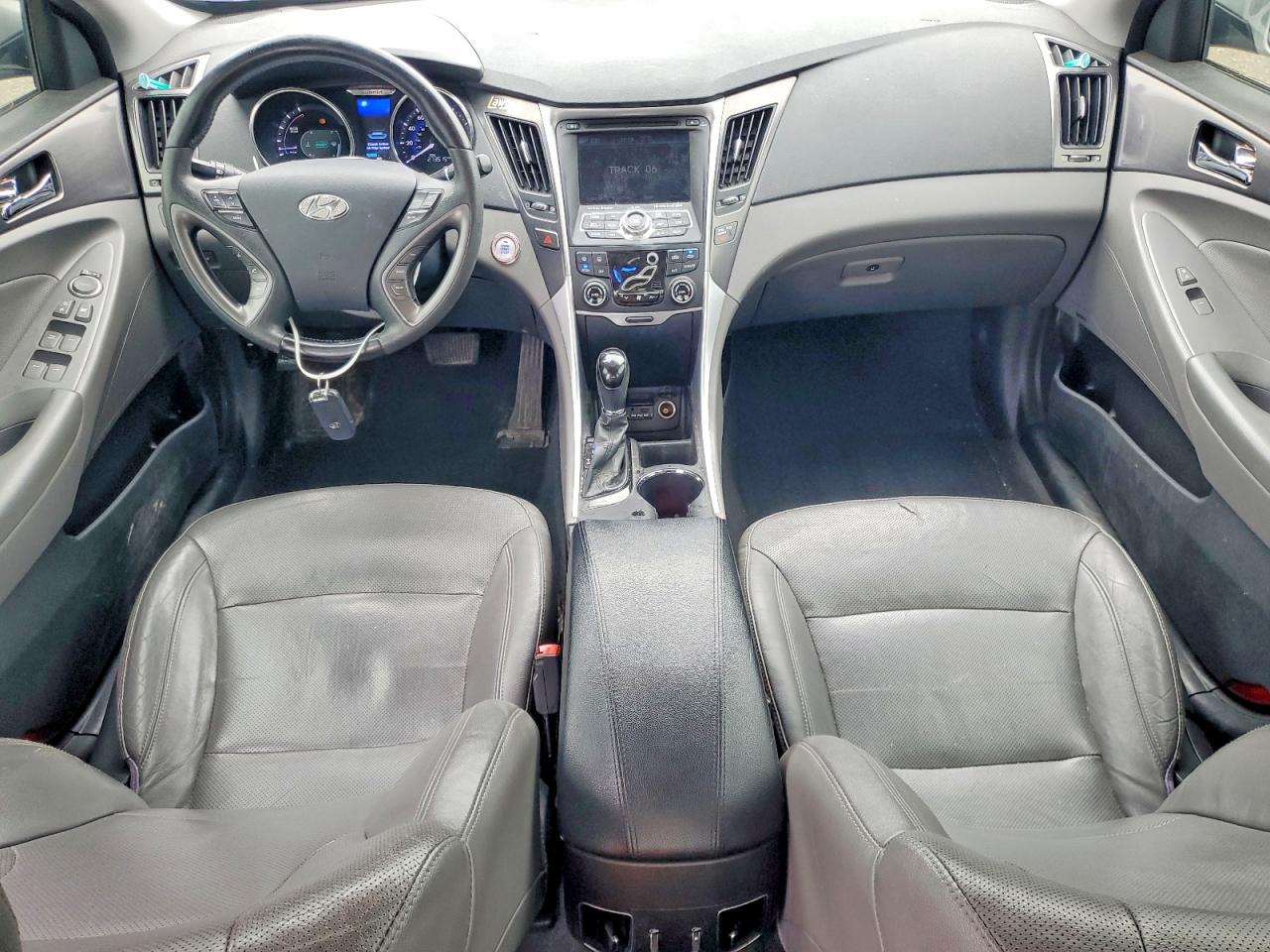 2012 Hyundai Sonata Hybrid Silver vin: KMHEC4A49CA046961