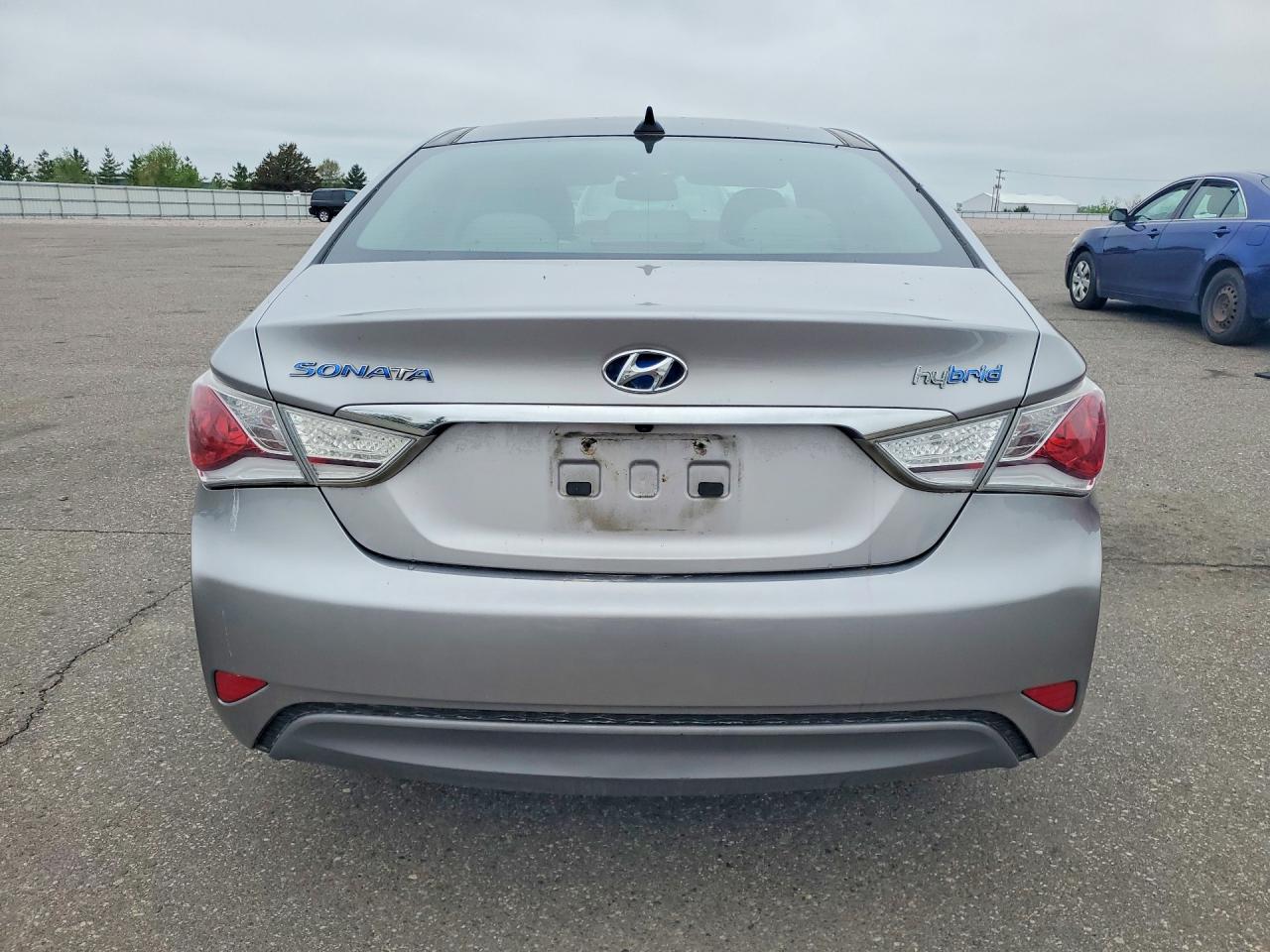 2012 Hyundai Sonata Hybrid Silver vin: KMHEC4A49CA046961
