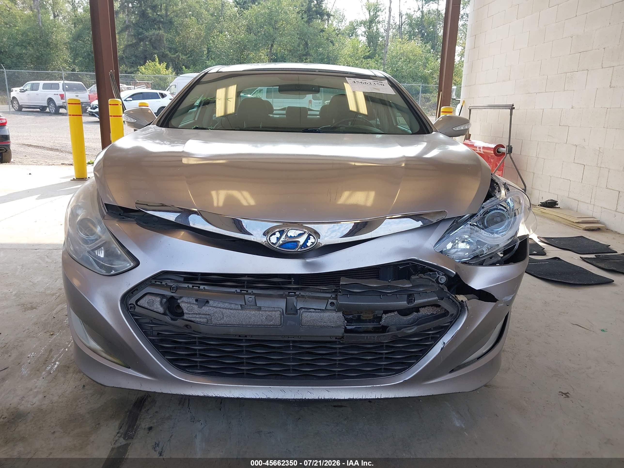 2014 Hyundai Sonata Hybrid Limited Silver vin: KMHEC4A49EA102478