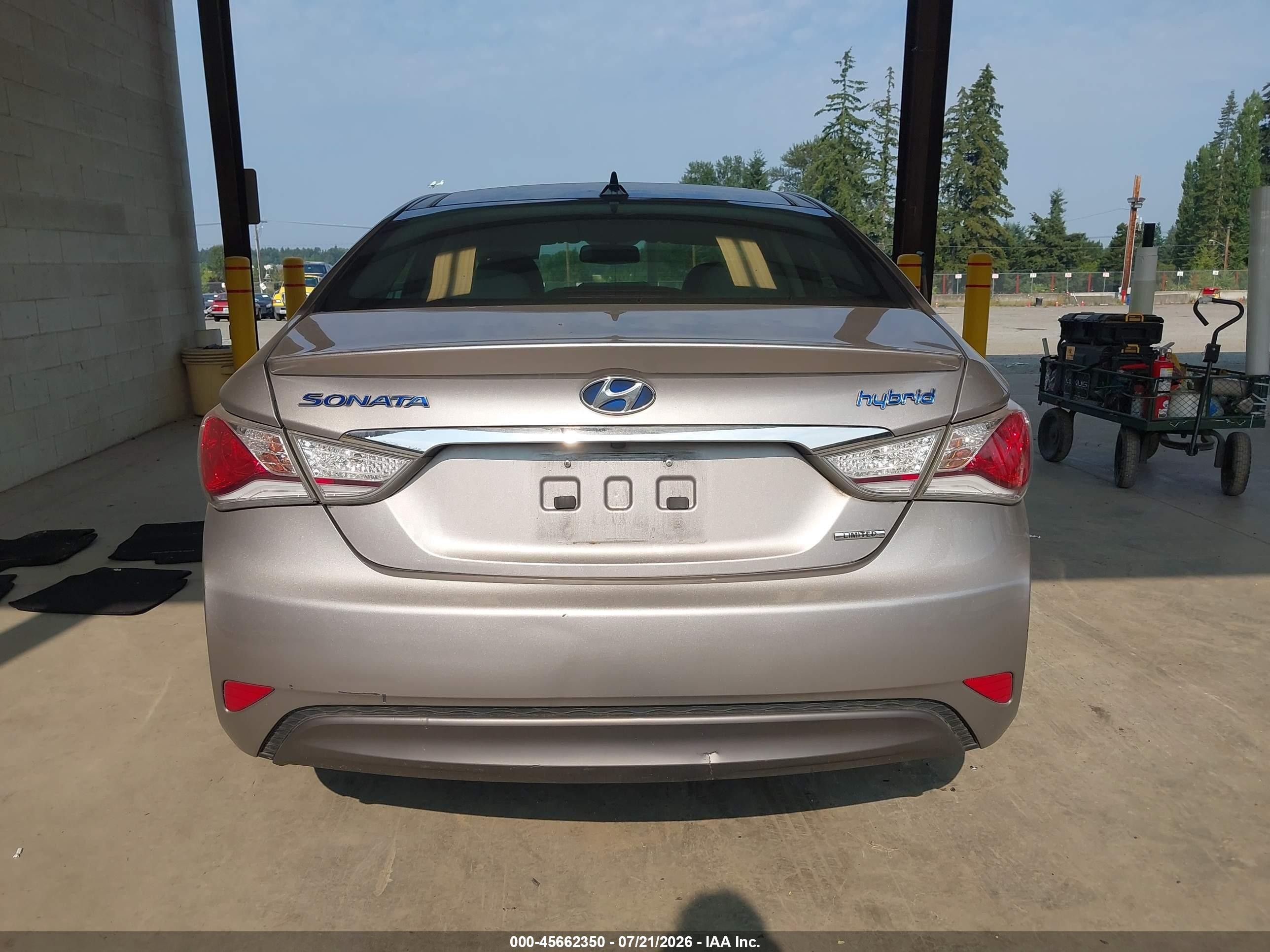 2014 Hyundai Sonata Hybrid Limited Silver vin: KMHEC4A49EA102478