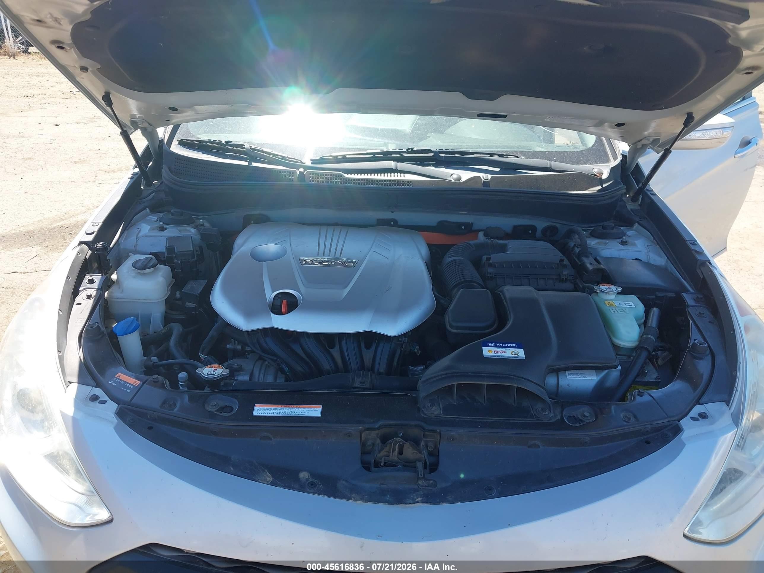 2014 Hyundai Sonata Hybrid   Silver vin: KMHEC4A49EA115375