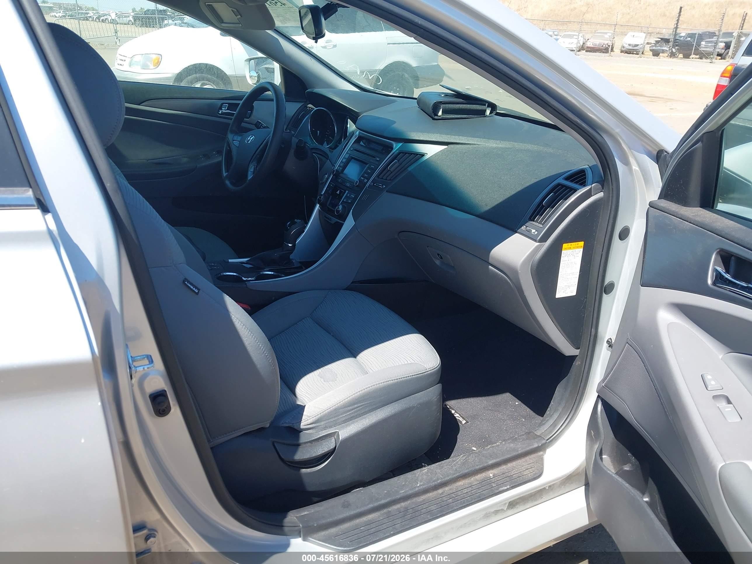 2014 Hyundai Sonata Hybrid   Silver vin: KMHEC4A49EA115375